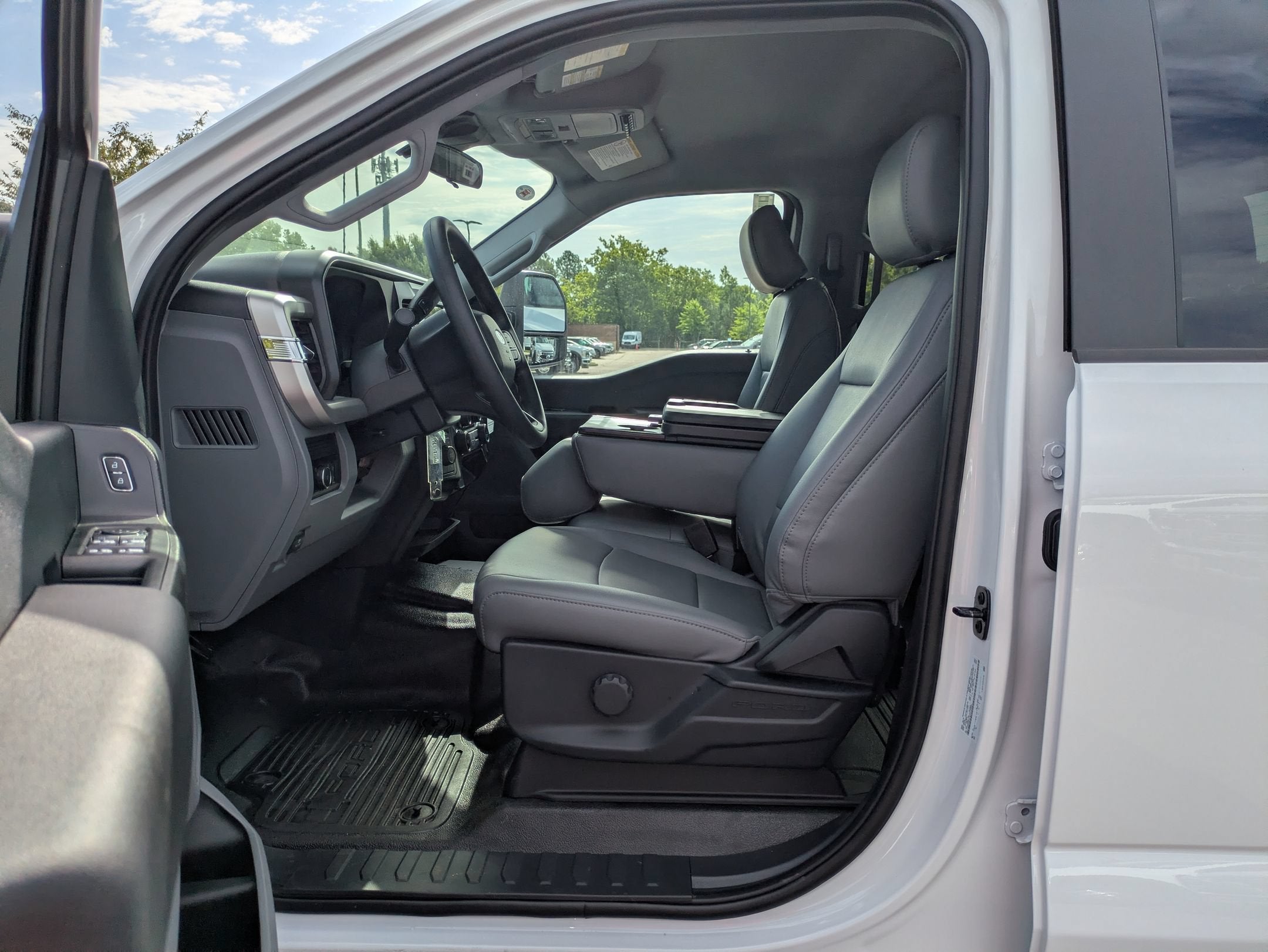 2026 Ford Super Duty F-550 DRW XL