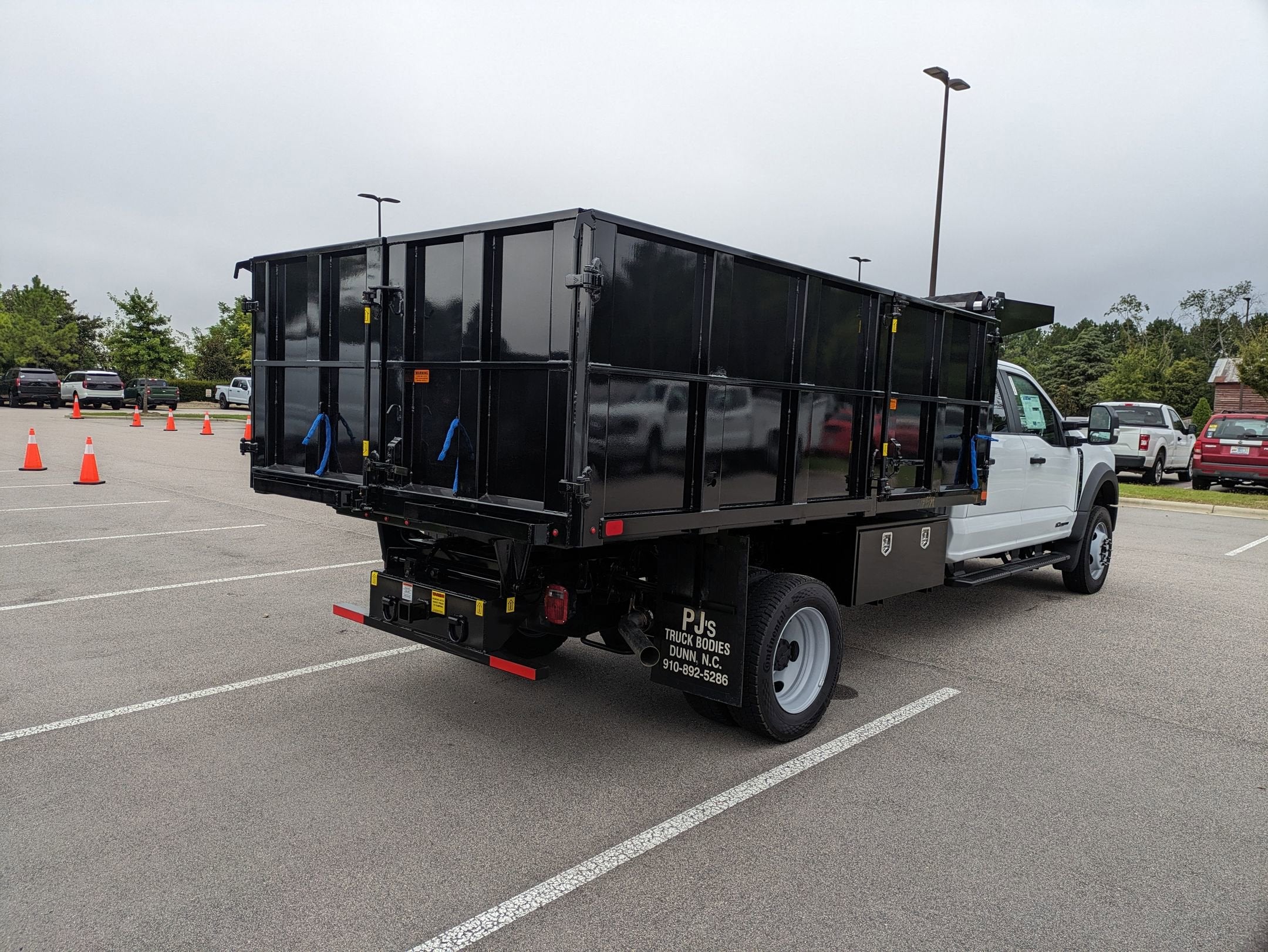 2025 Ford Super Duty F-550 DRW XL