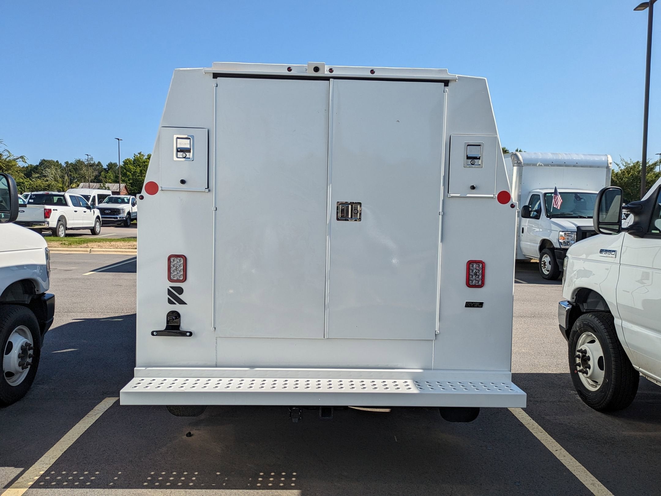 2026 Ford E-Series Cutaway E-350 SRW 138" WB