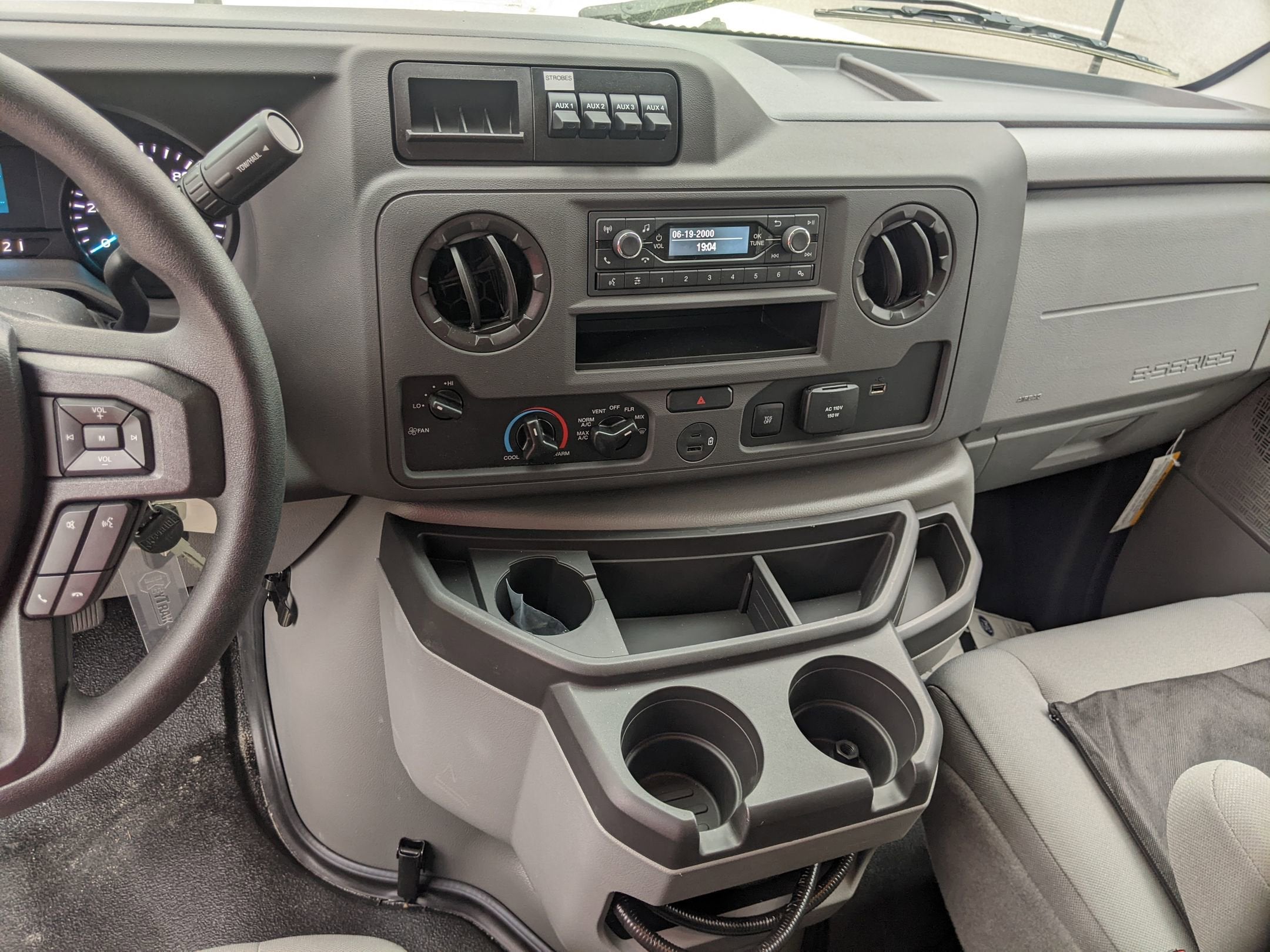 2025 Ford E-Series Cutaway E-350 SRW 138" WB