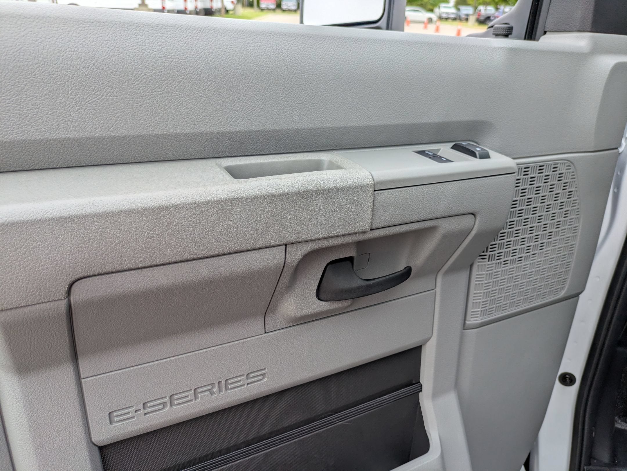 2027 Ford E-Series Cutaway Base