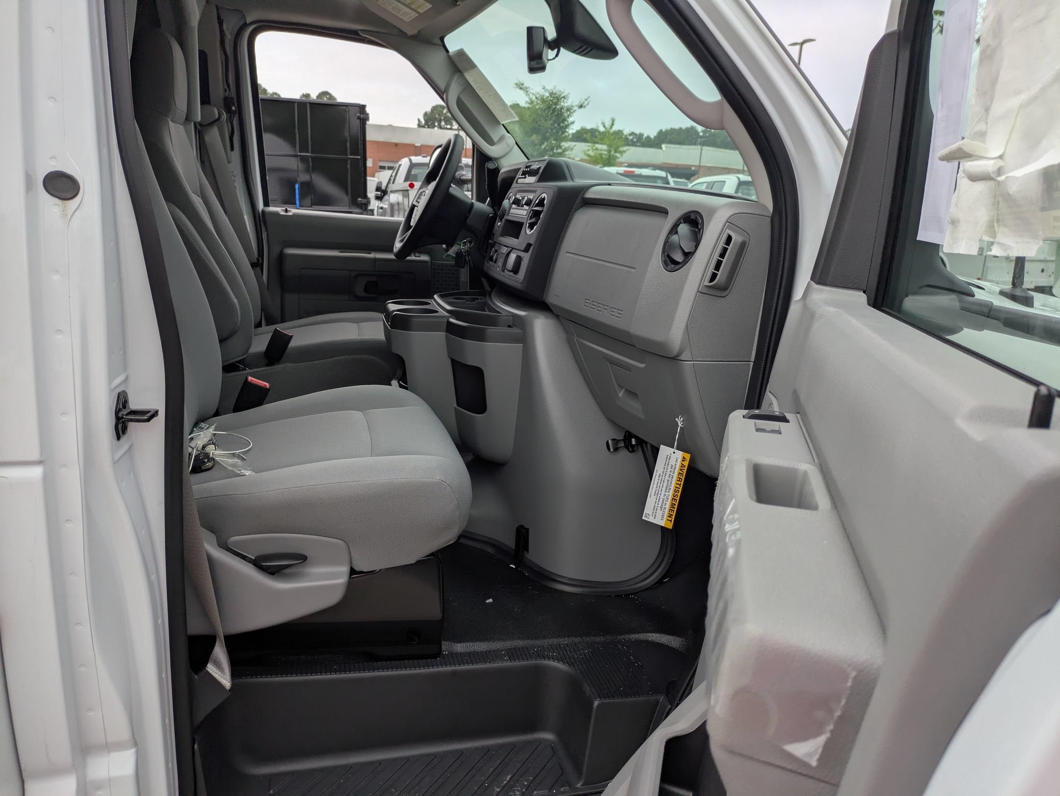 2027 Ford E-Series Cutaway Base