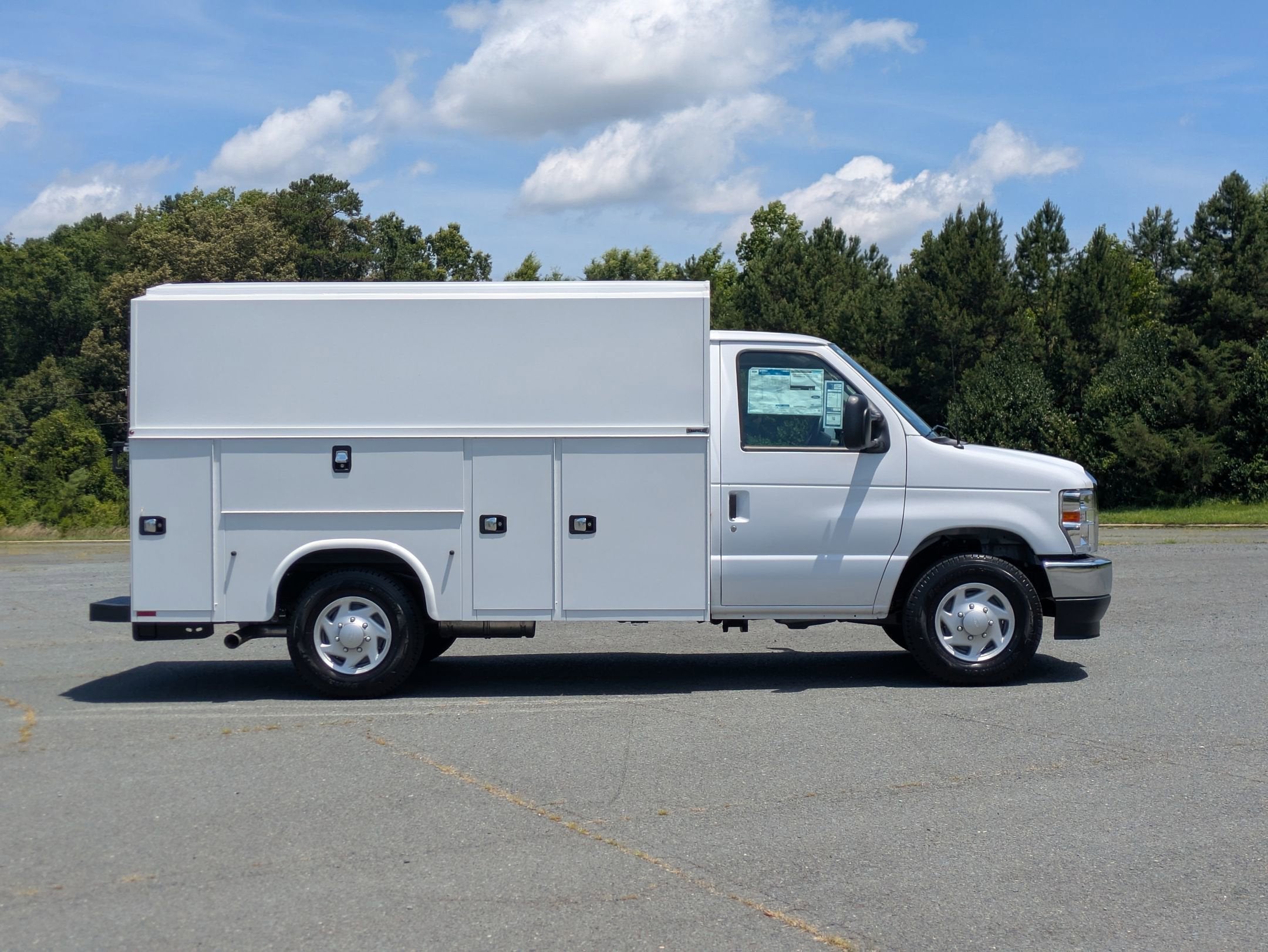 2026 Ford E-Series Cutaway Base