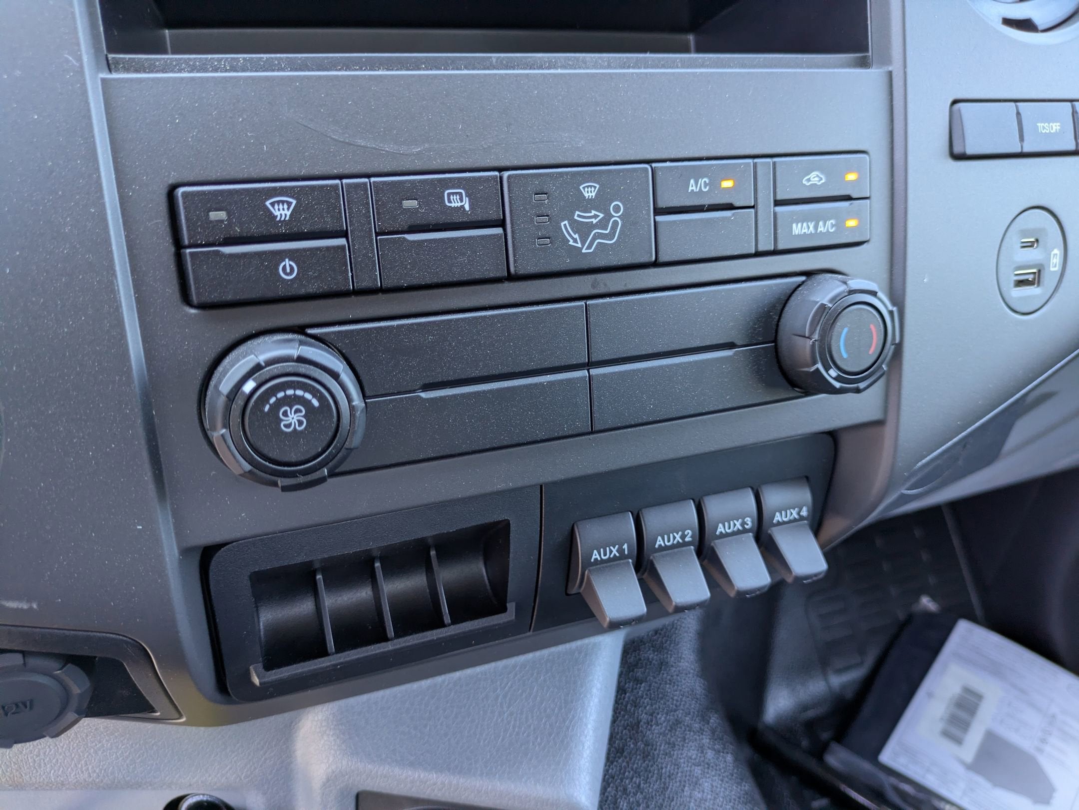 2027 Ford F-750SD Base