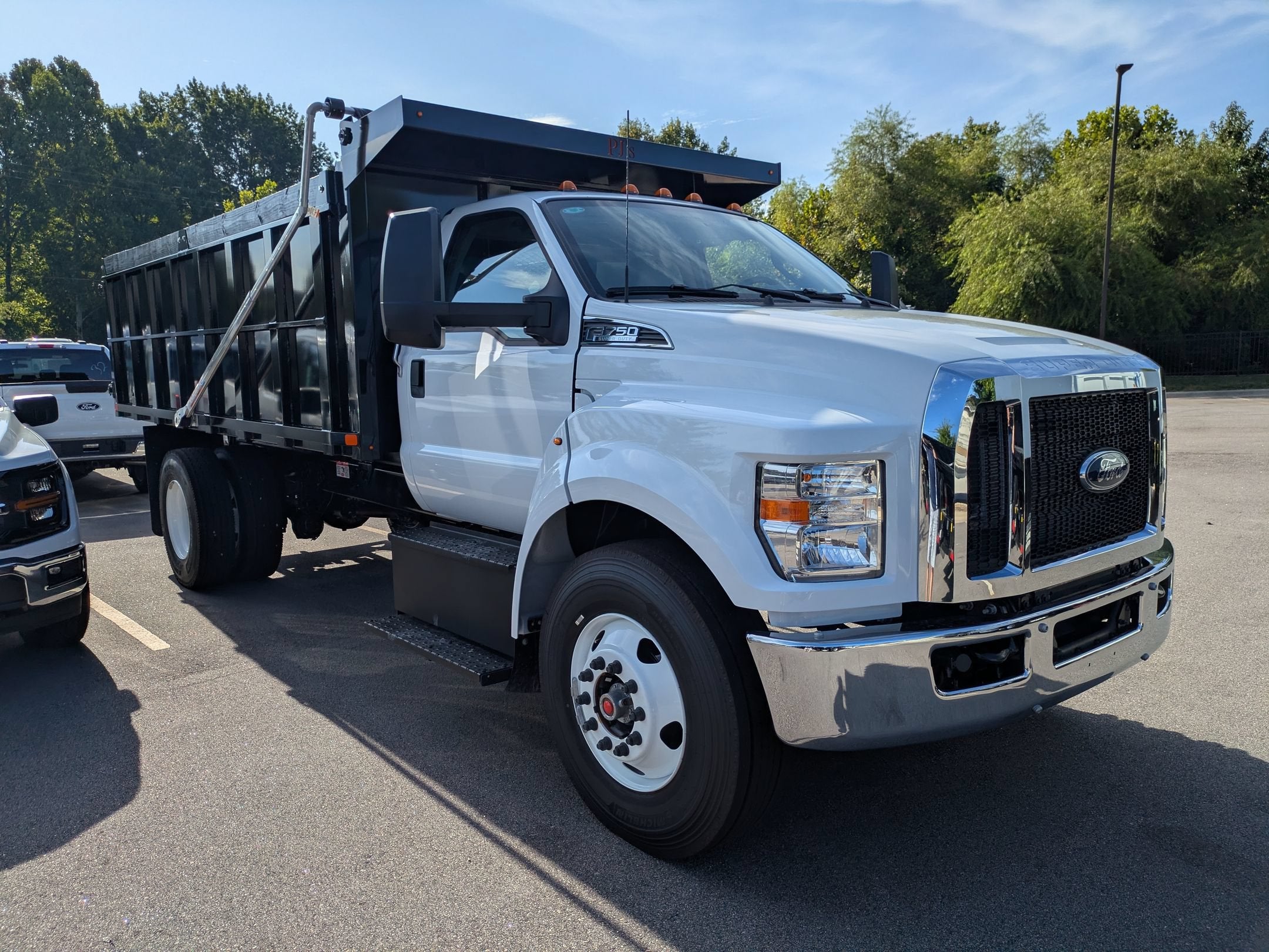 2027 Ford F-750SD Base