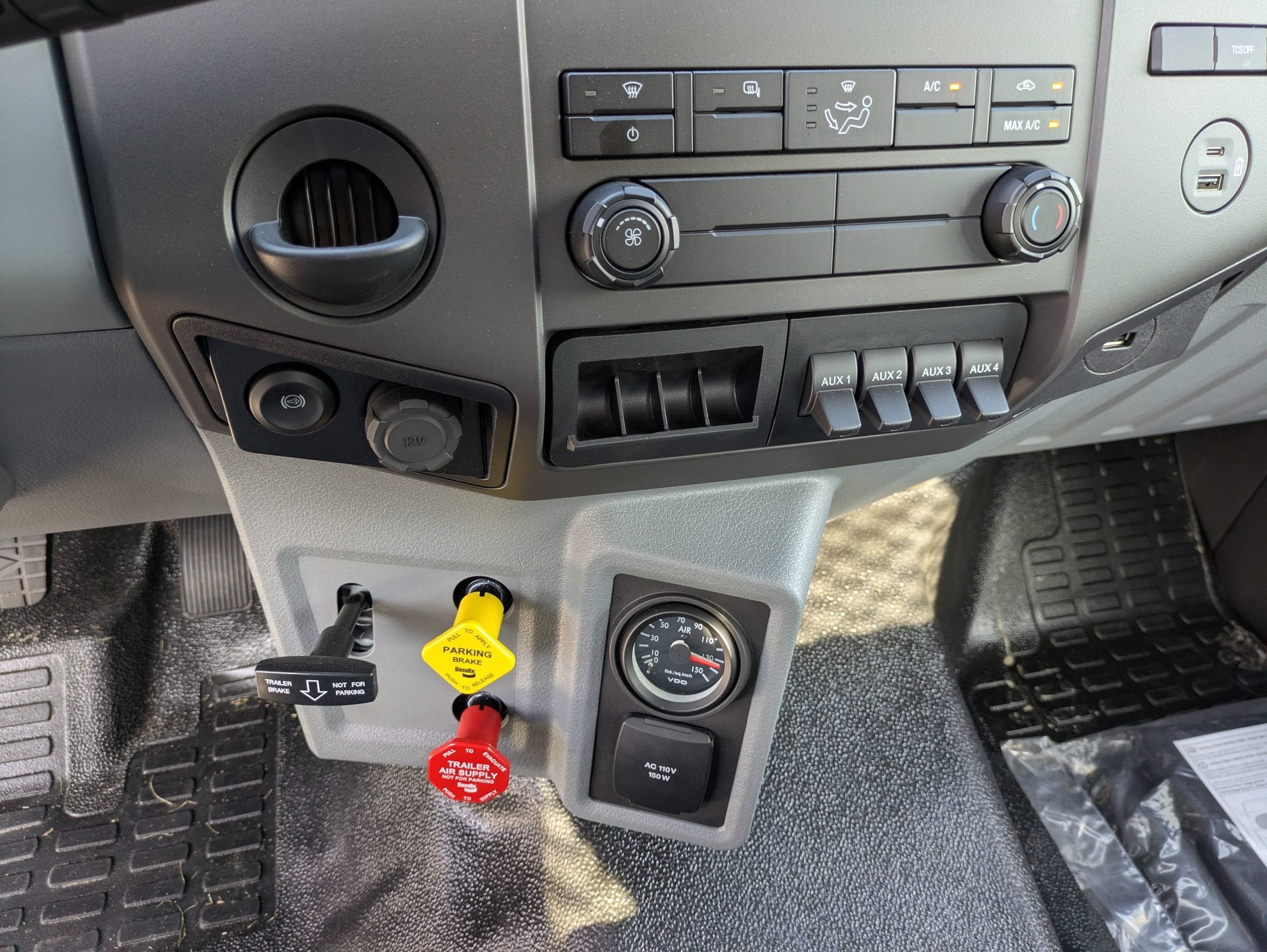 2027 Ford F-750SD Base