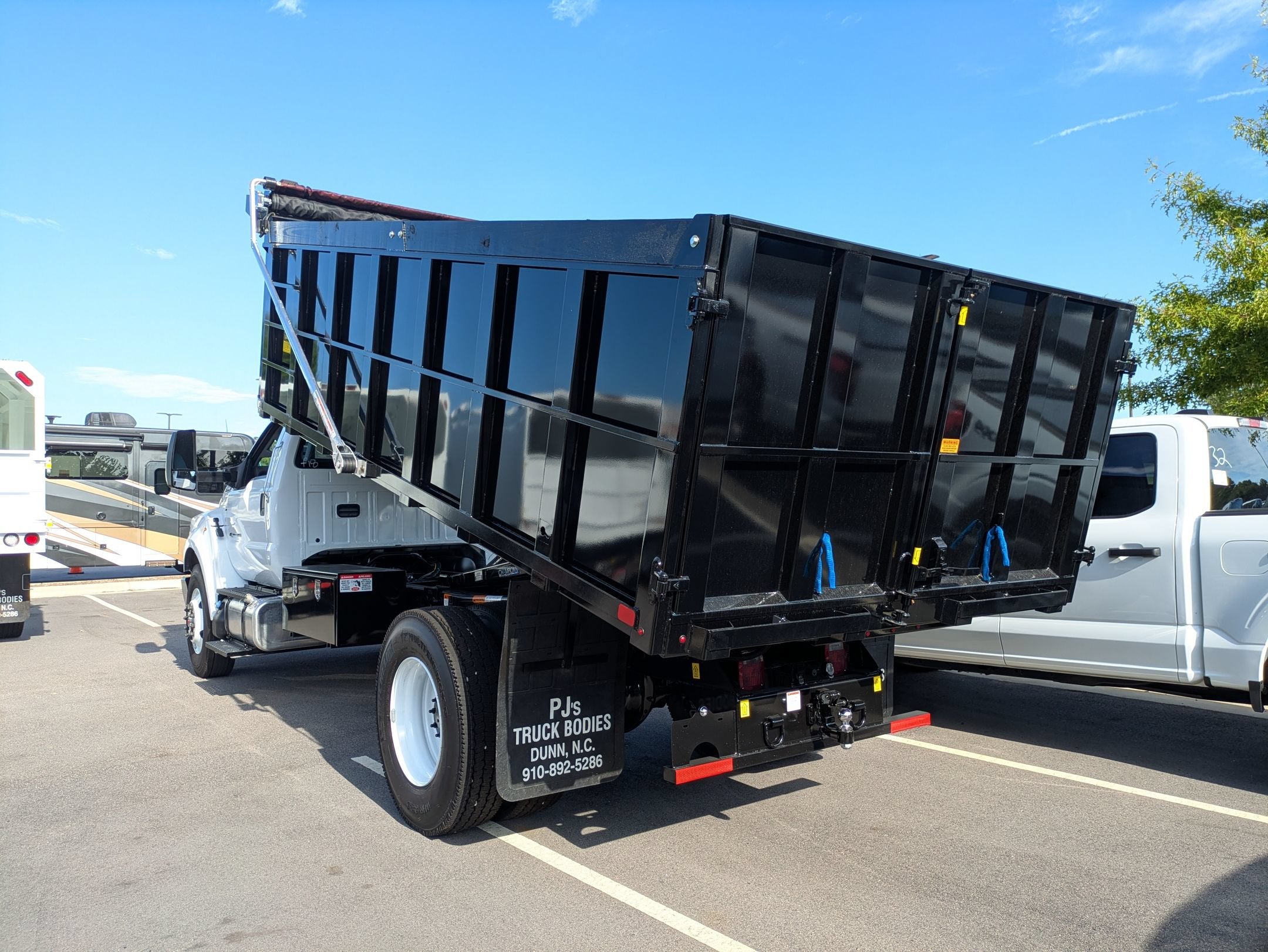 2027 Ford F-750SD Base