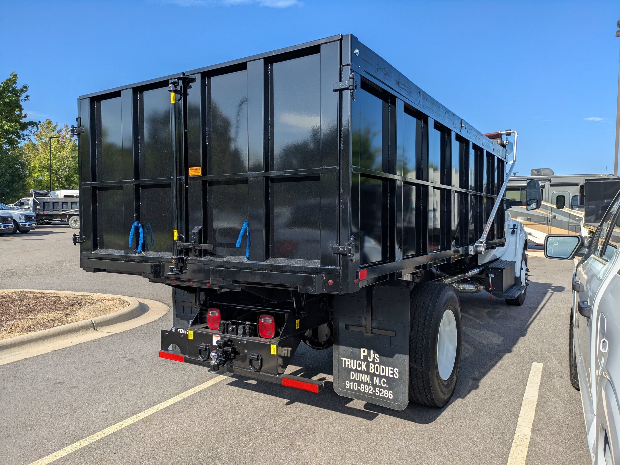 2027 Ford F-750SD Base