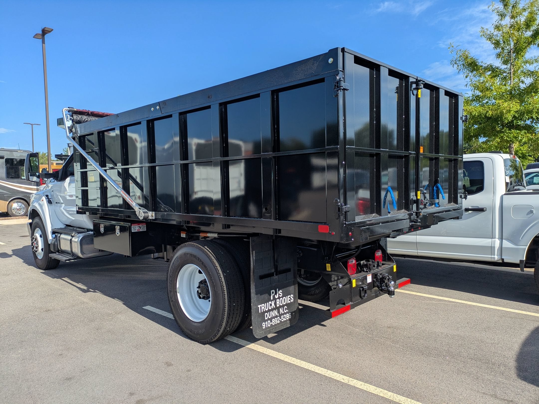 2027 Ford F-750SD Base