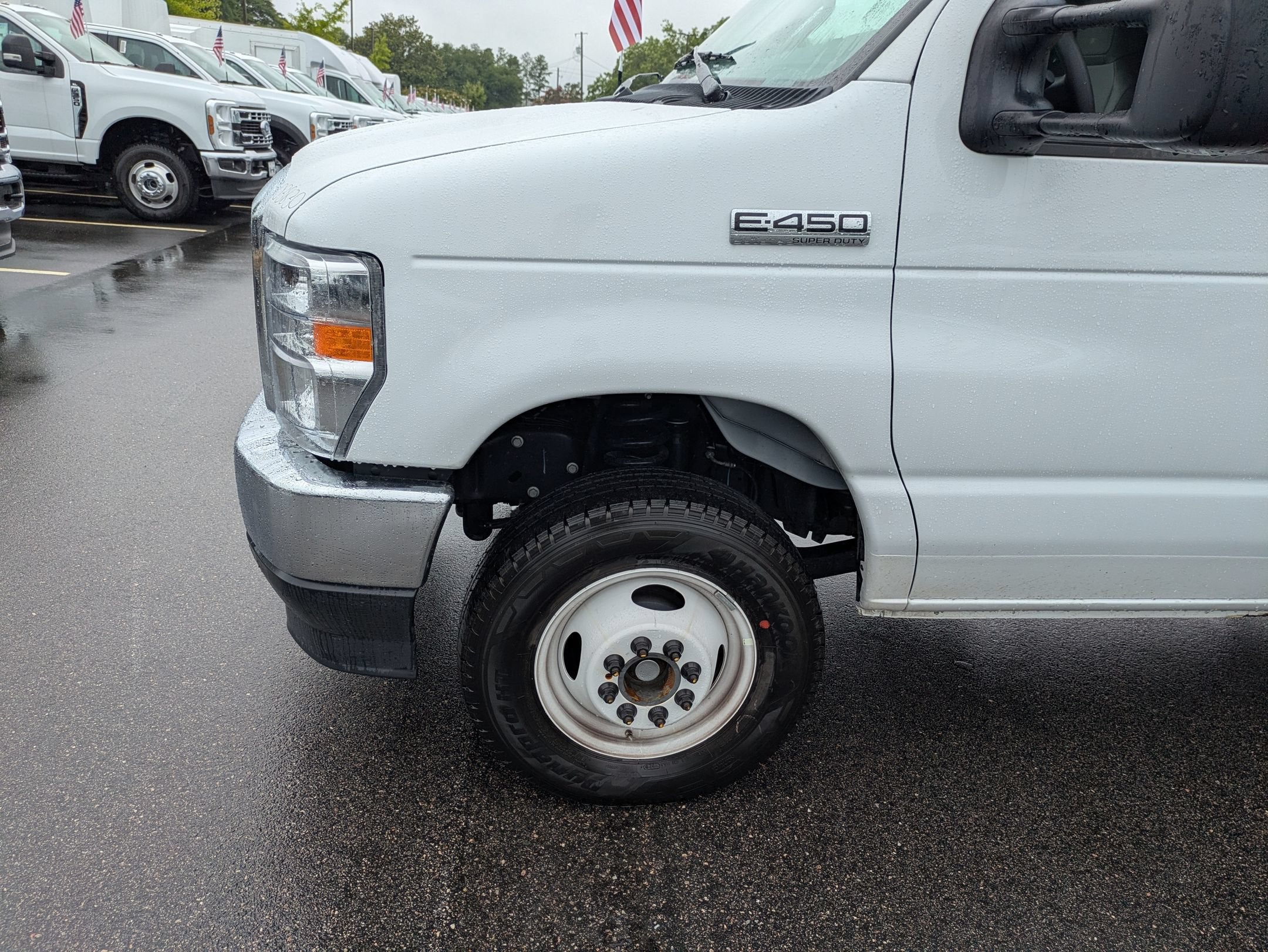 2027 Ford E-Series Cutaway Base
