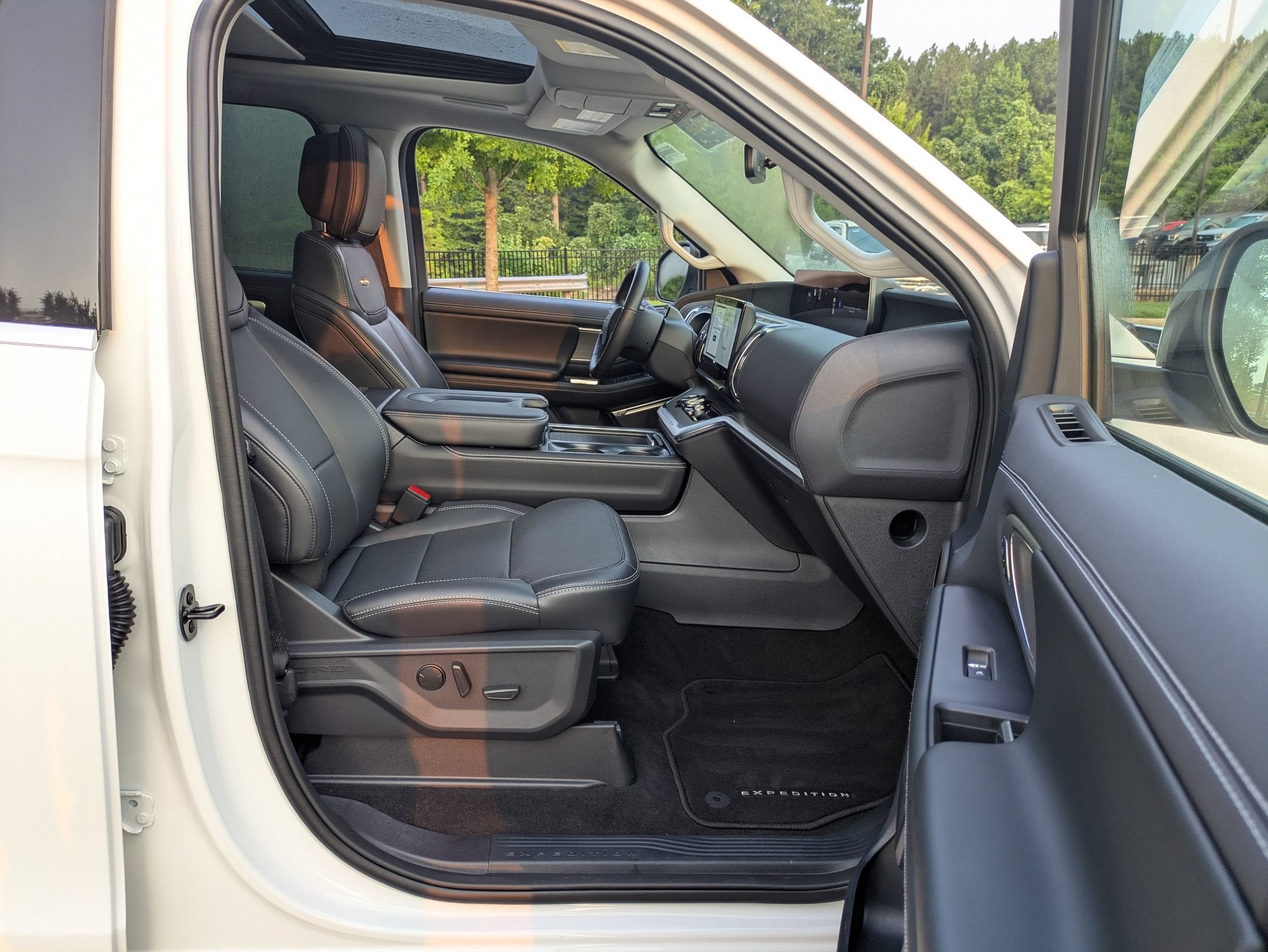 2026 Ford Expedition Platinum - Crossroads Courtesy Demo