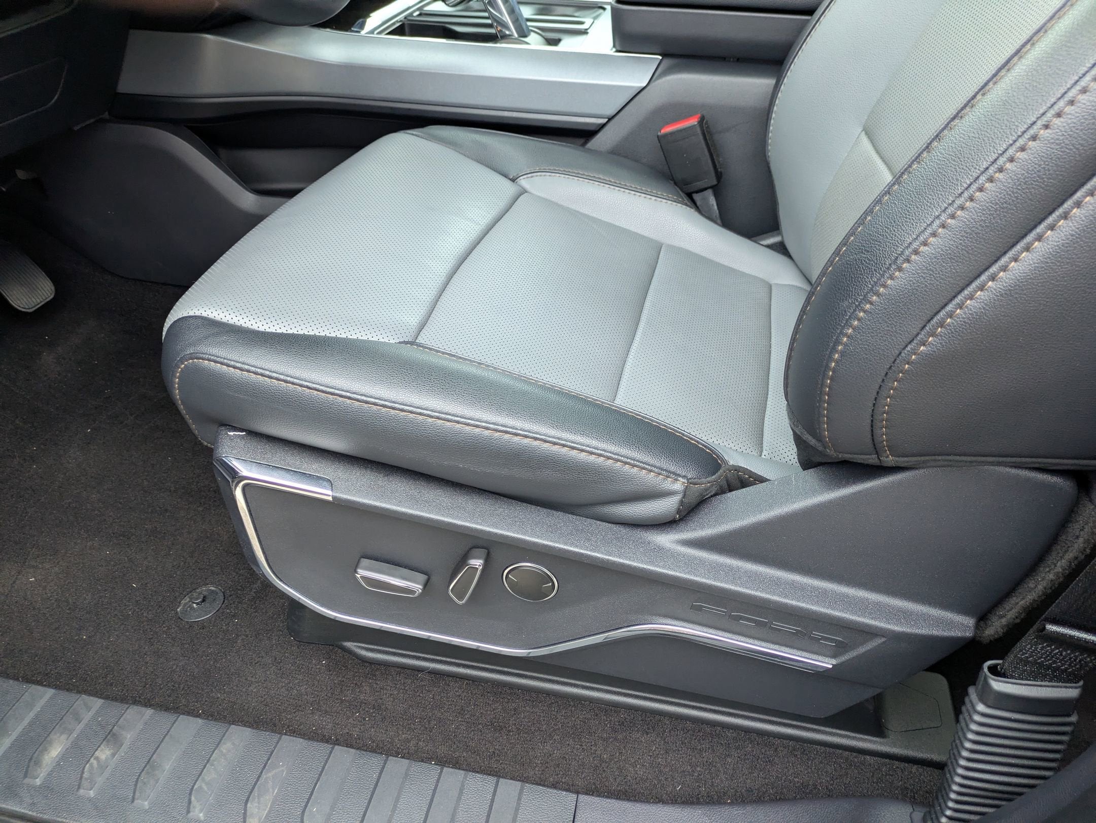 2023 Ford F-150 Lightning LARIAT