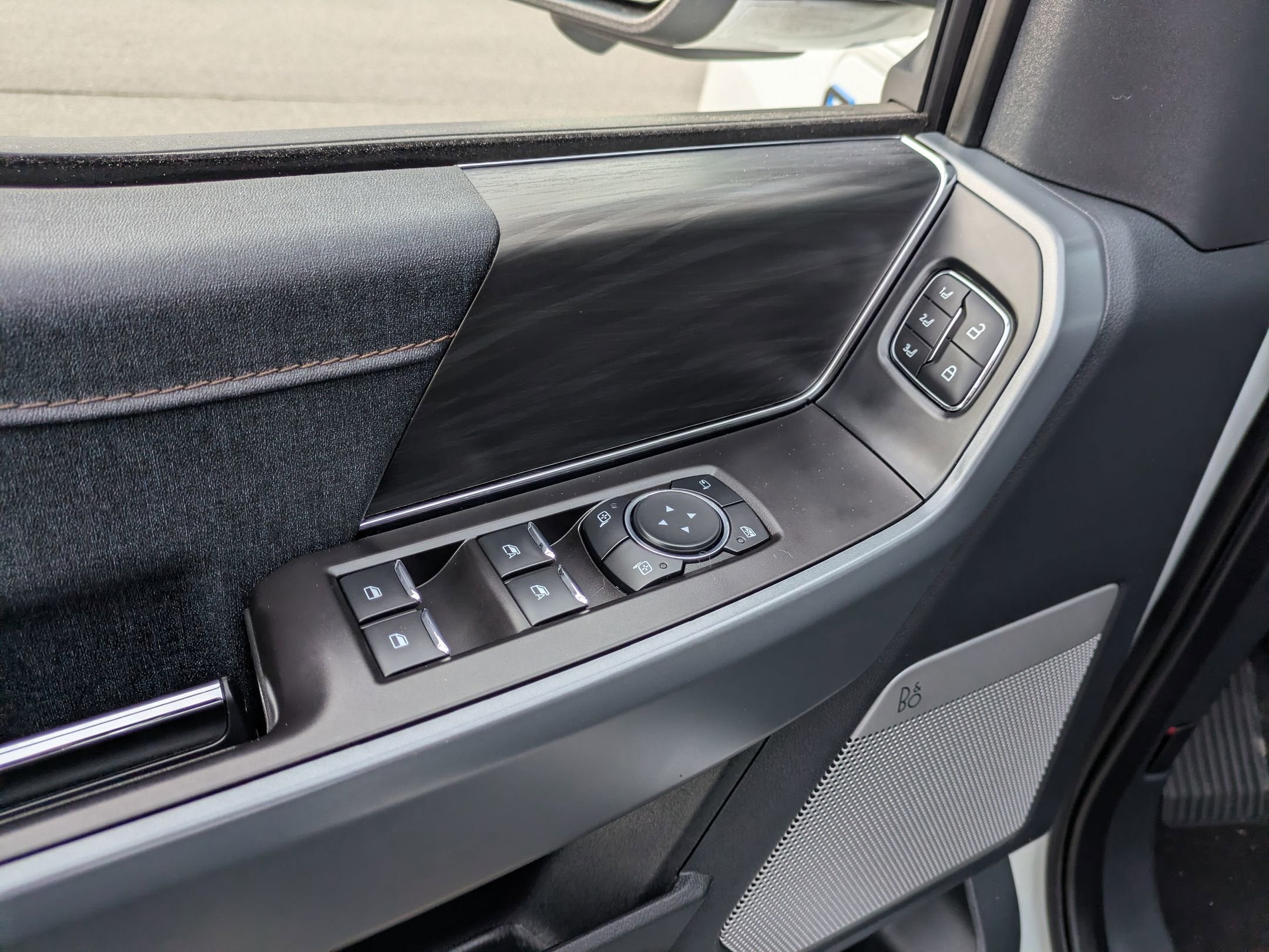 2024 Ford F-150 Lightning LARIAT