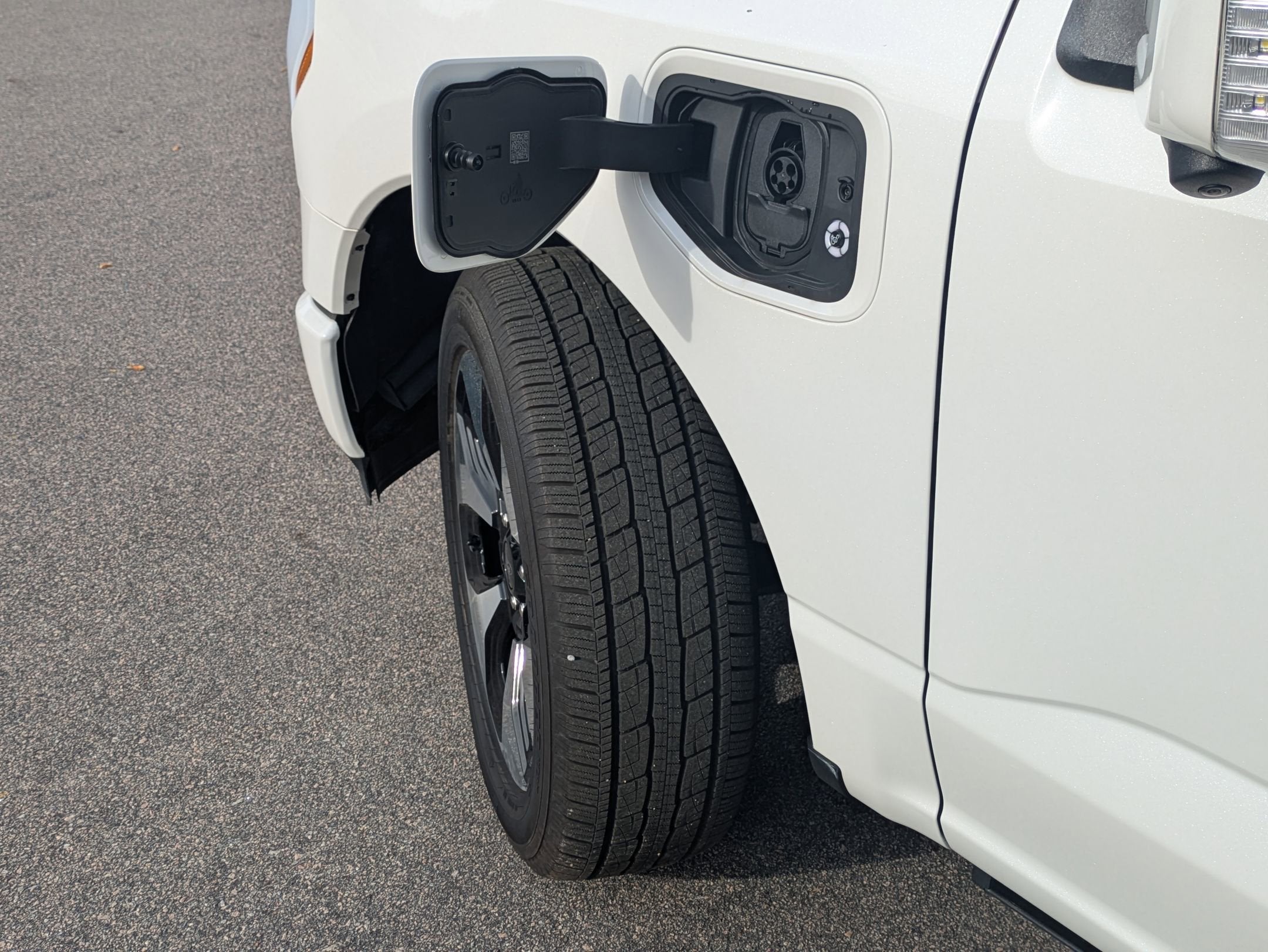 2024 Ford F-150 Lightning Platinum