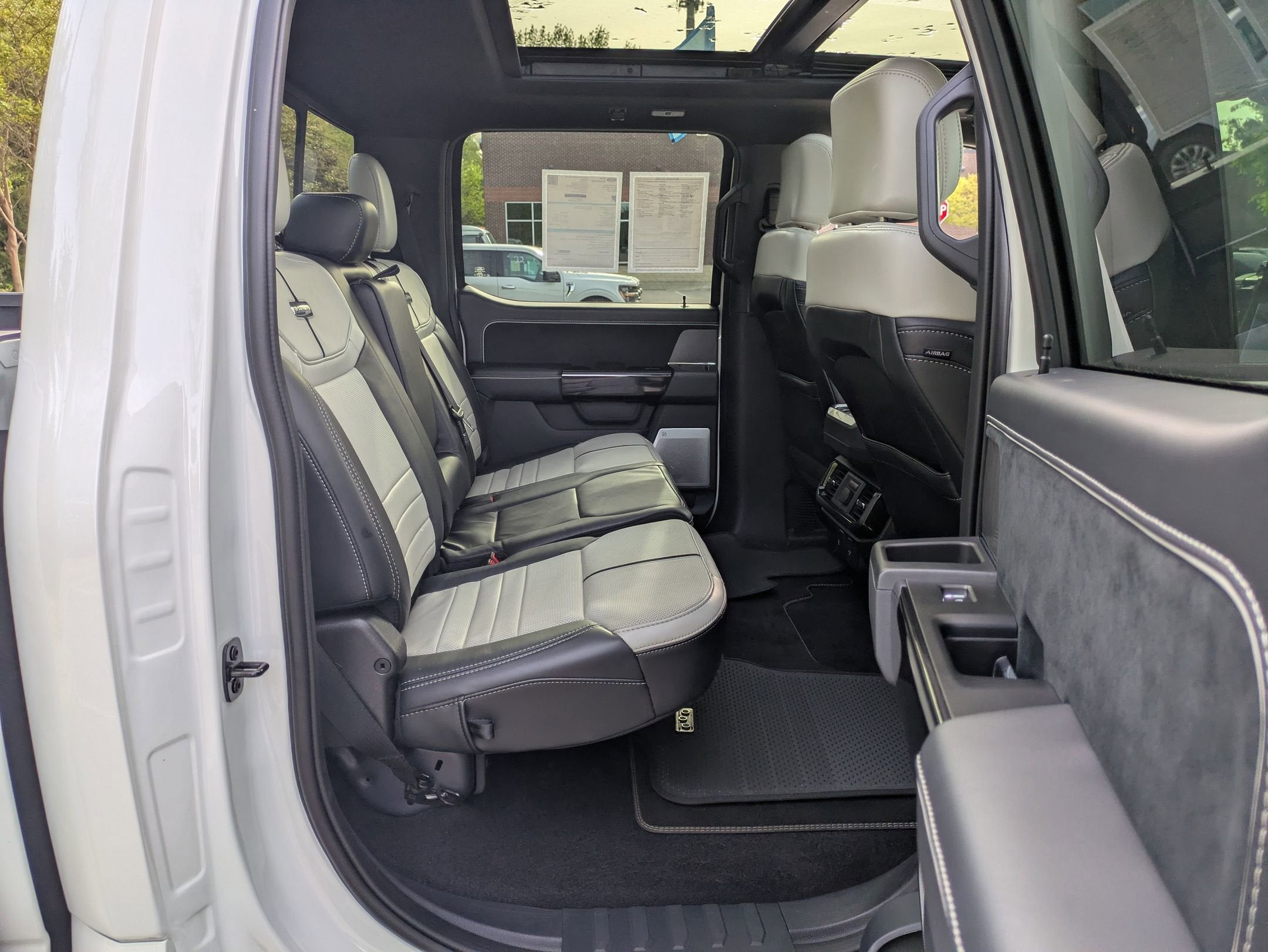 2024 Ford F-150 Lightning Platinum