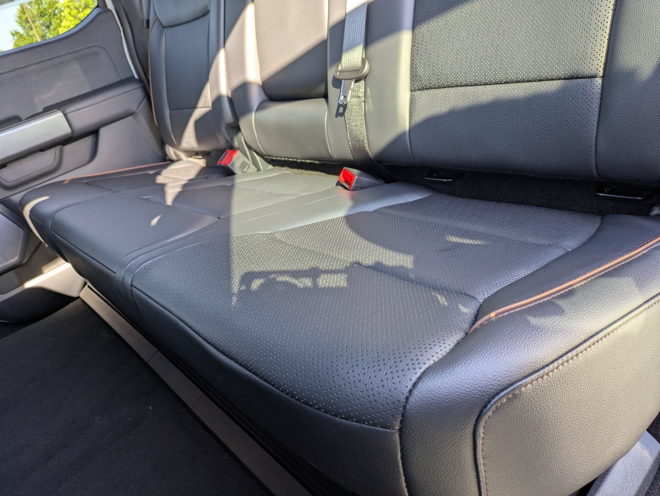 2027 Ford Super Duty F-250 SRW LARIAT