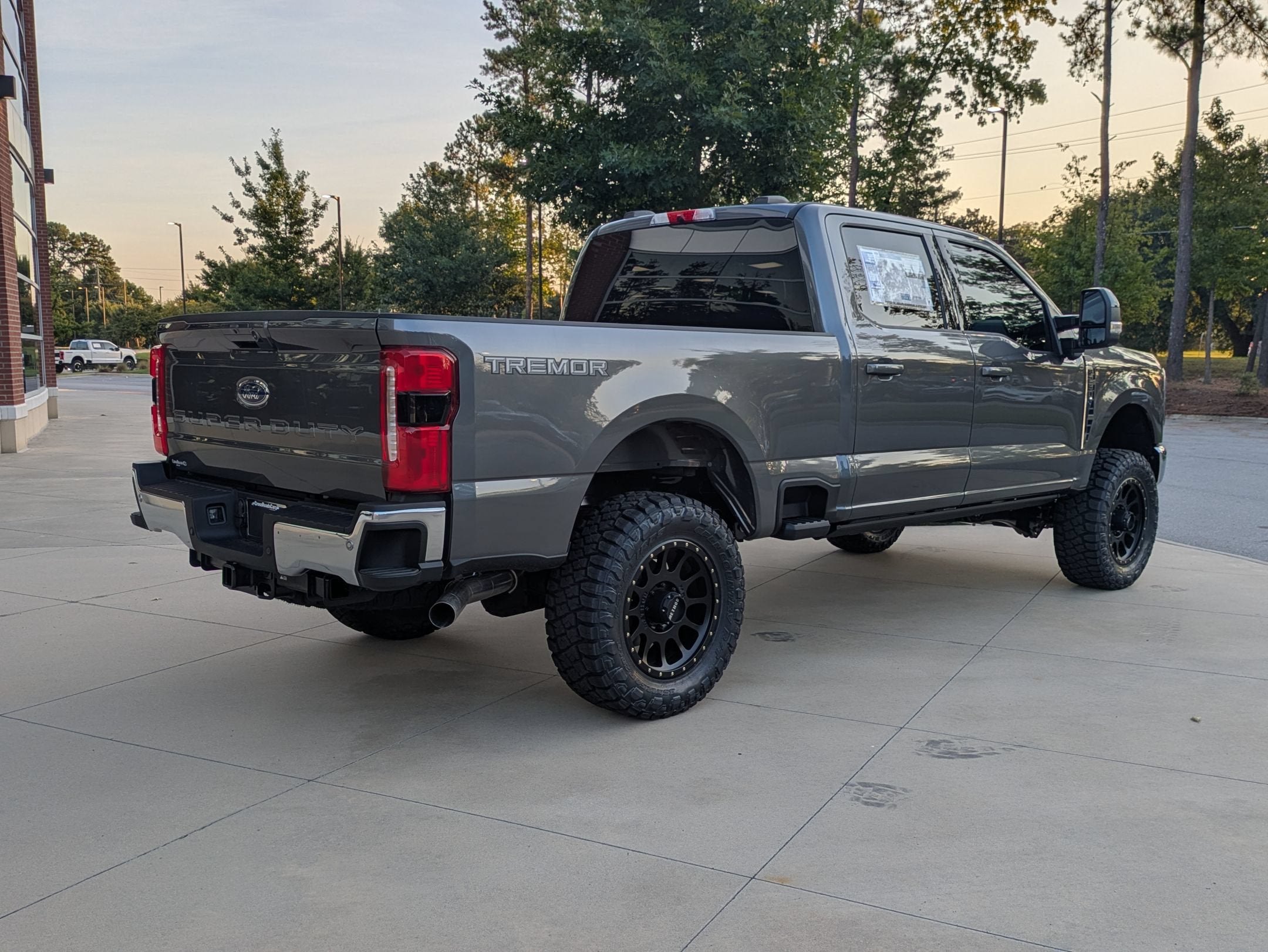 2026 Ford Super Duty F-250 SRW CUSTOM LARIAT LEVEL KIT WHEELS TIRES POWER BOARDS