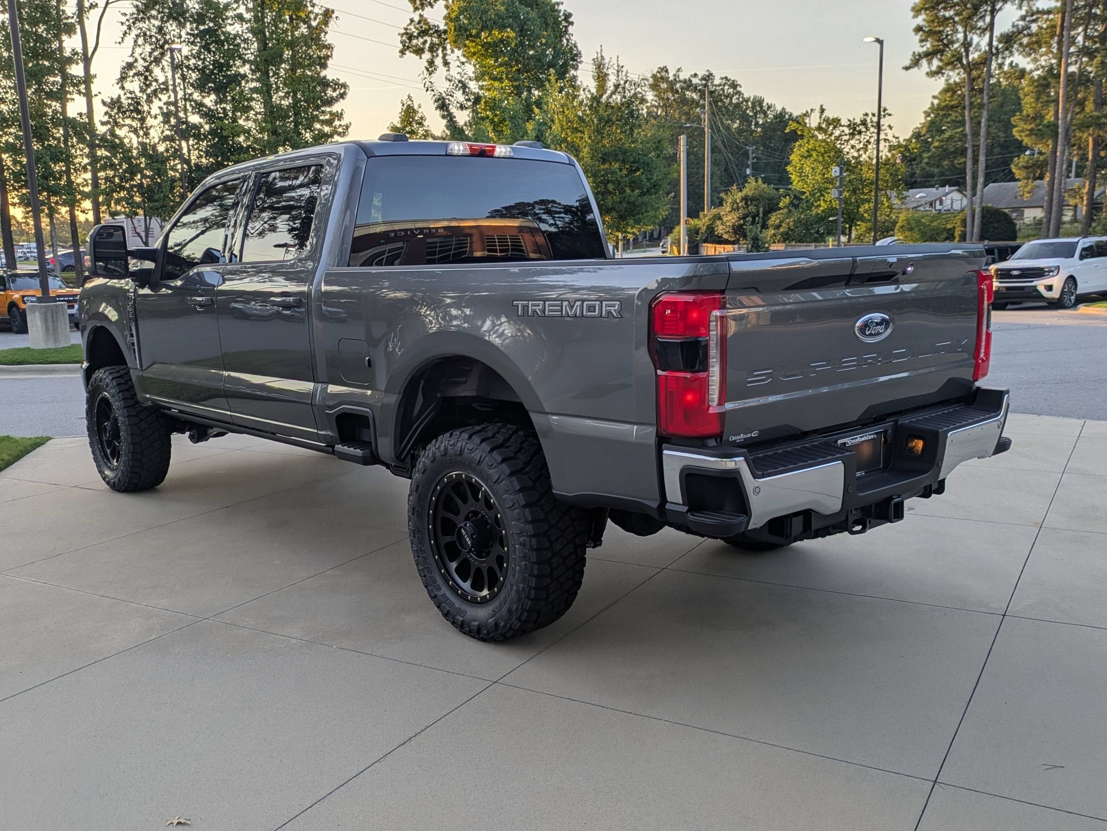2026 Ford Super Duty F-250 SRW CUSTOM LARIAT LEVEL KIT WHEELS TIRES POWER BOARDS