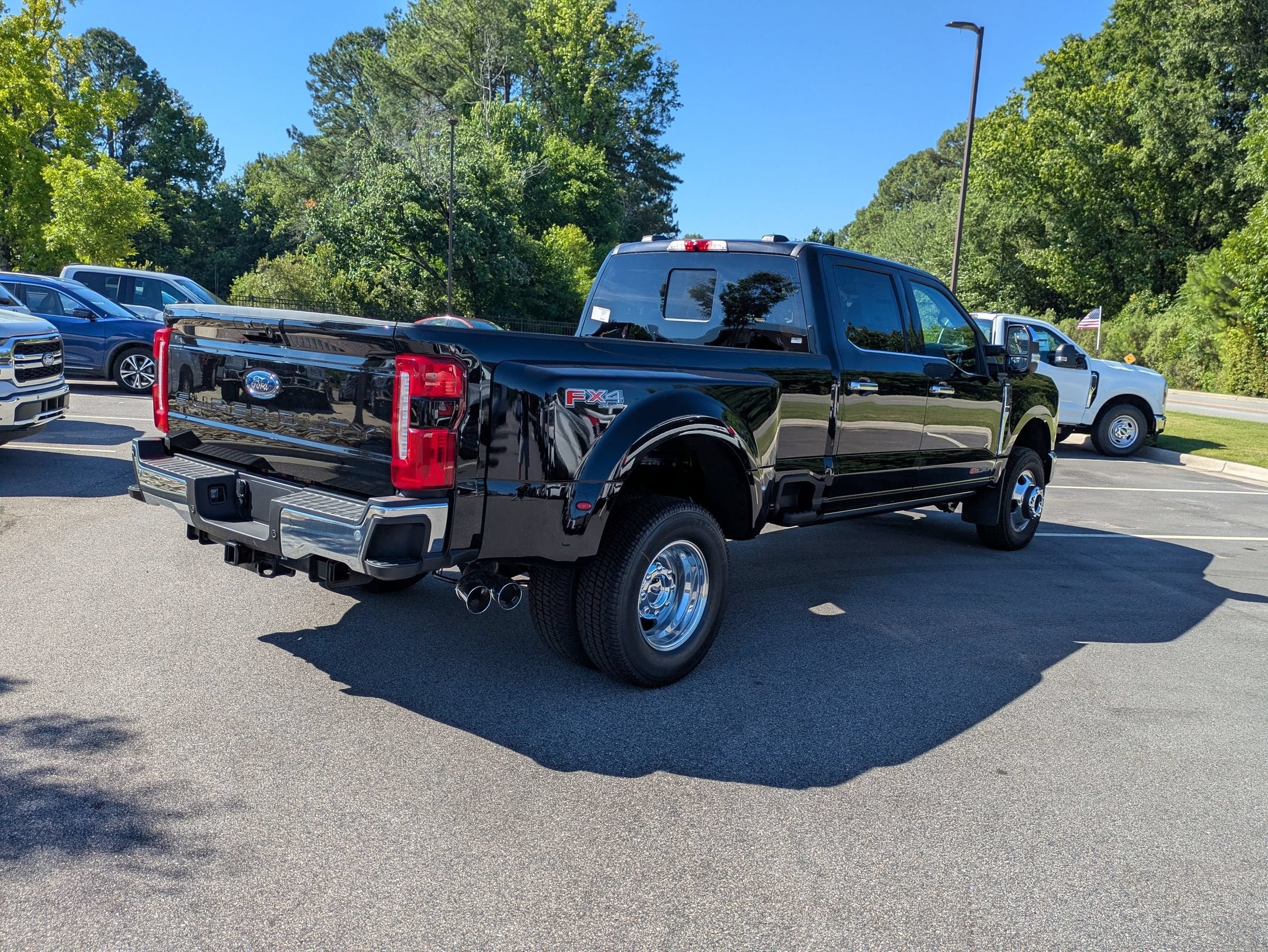 2026 Ford Super Duty F-350 DRW LARIAT