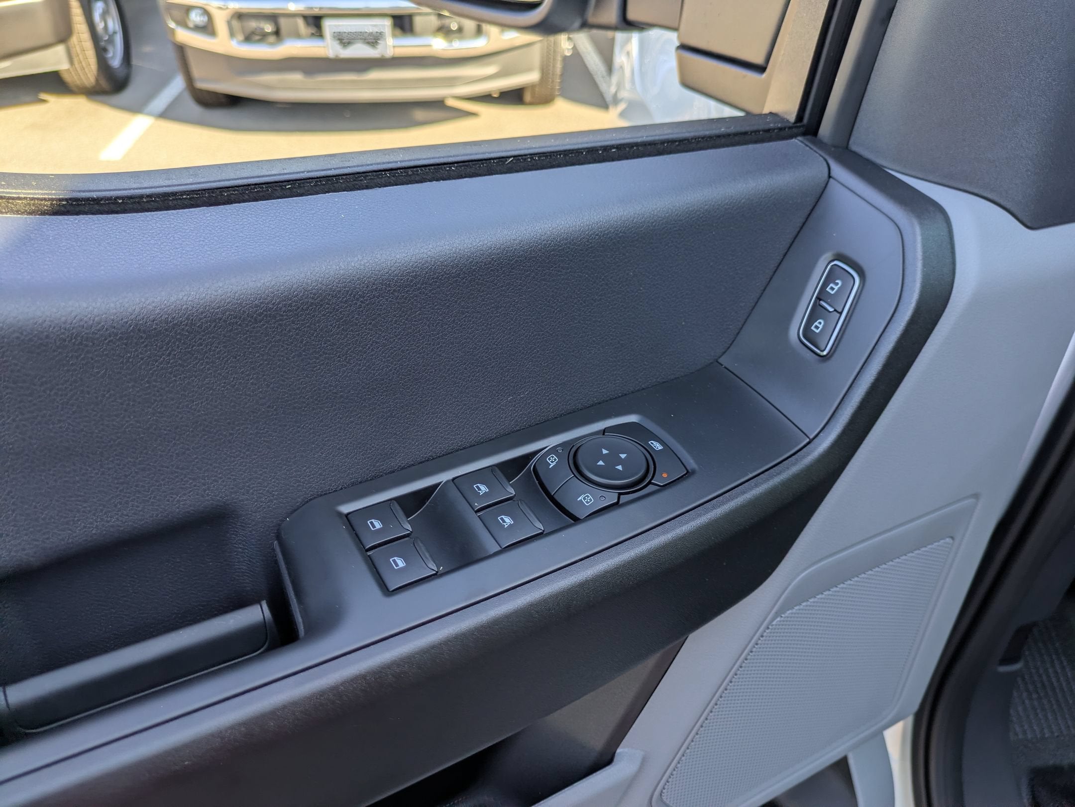 2027 Ford Super Duty F-350 DRW XL