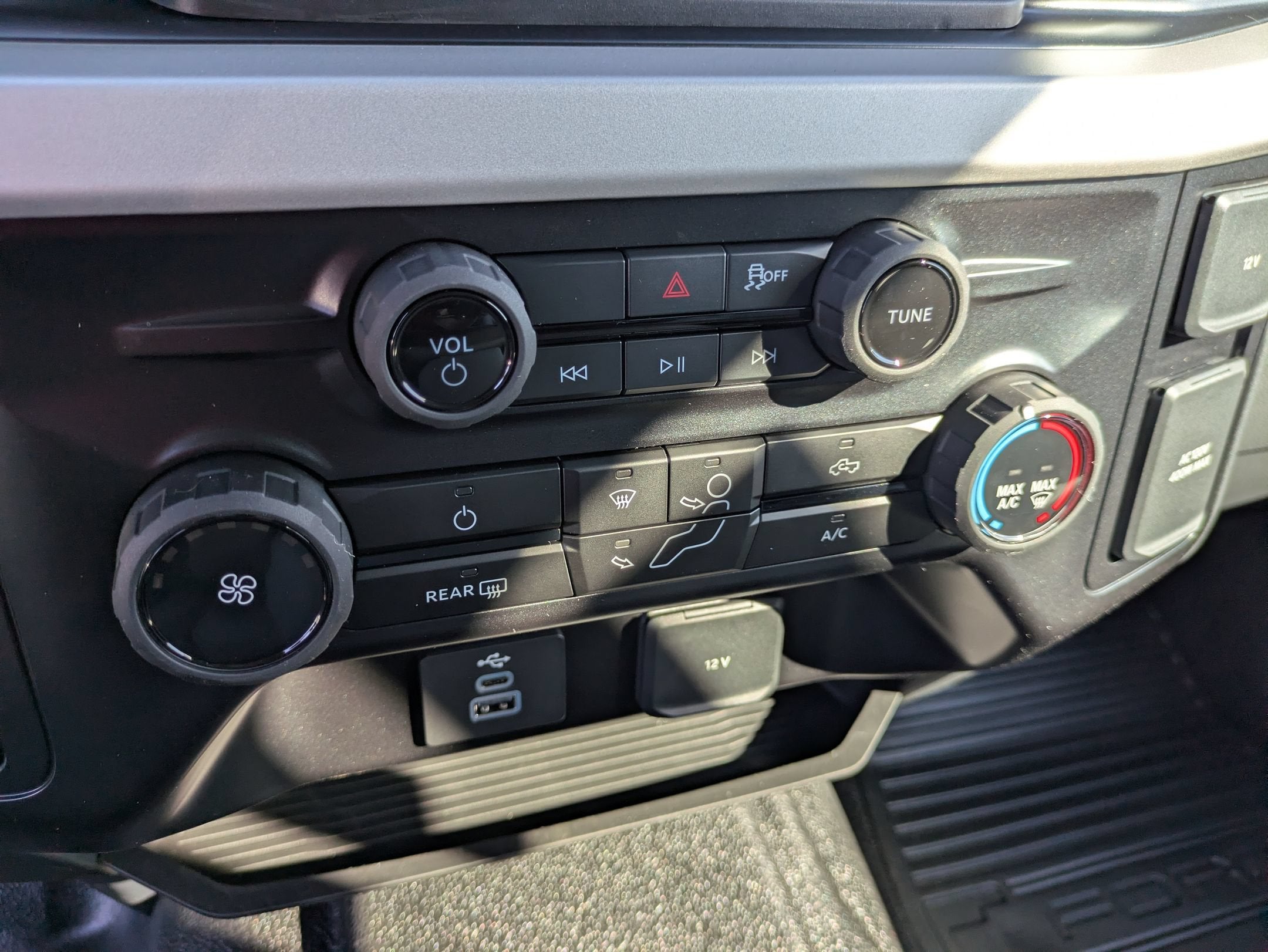 2027 Ford Super Duty F-350 DRW XL