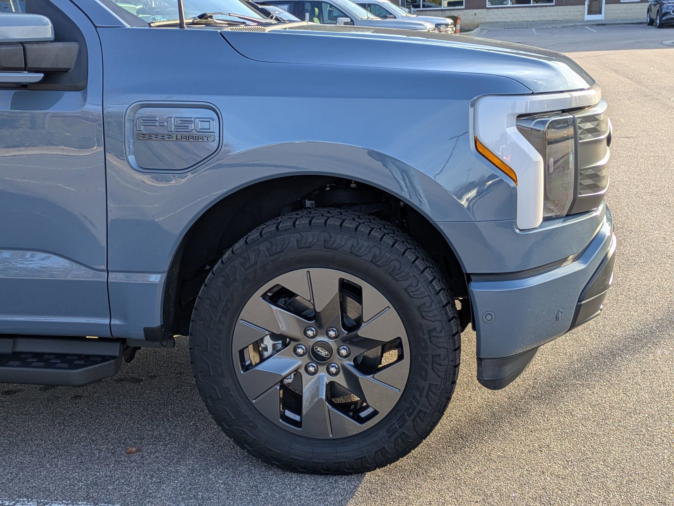 2023 Ford F-150 Lightning LARIAT