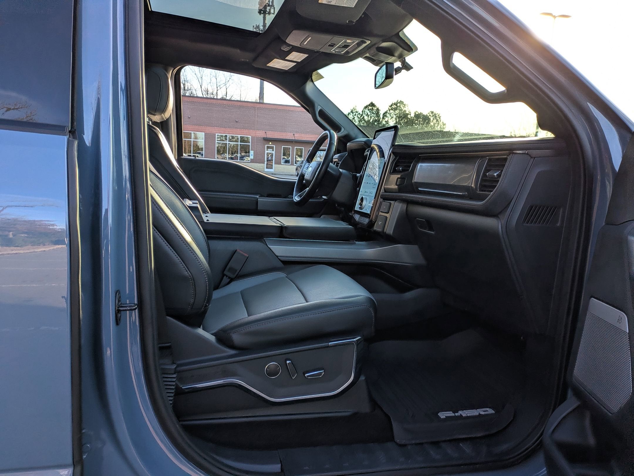 2023 Ford F-150 Lightning LARIAT