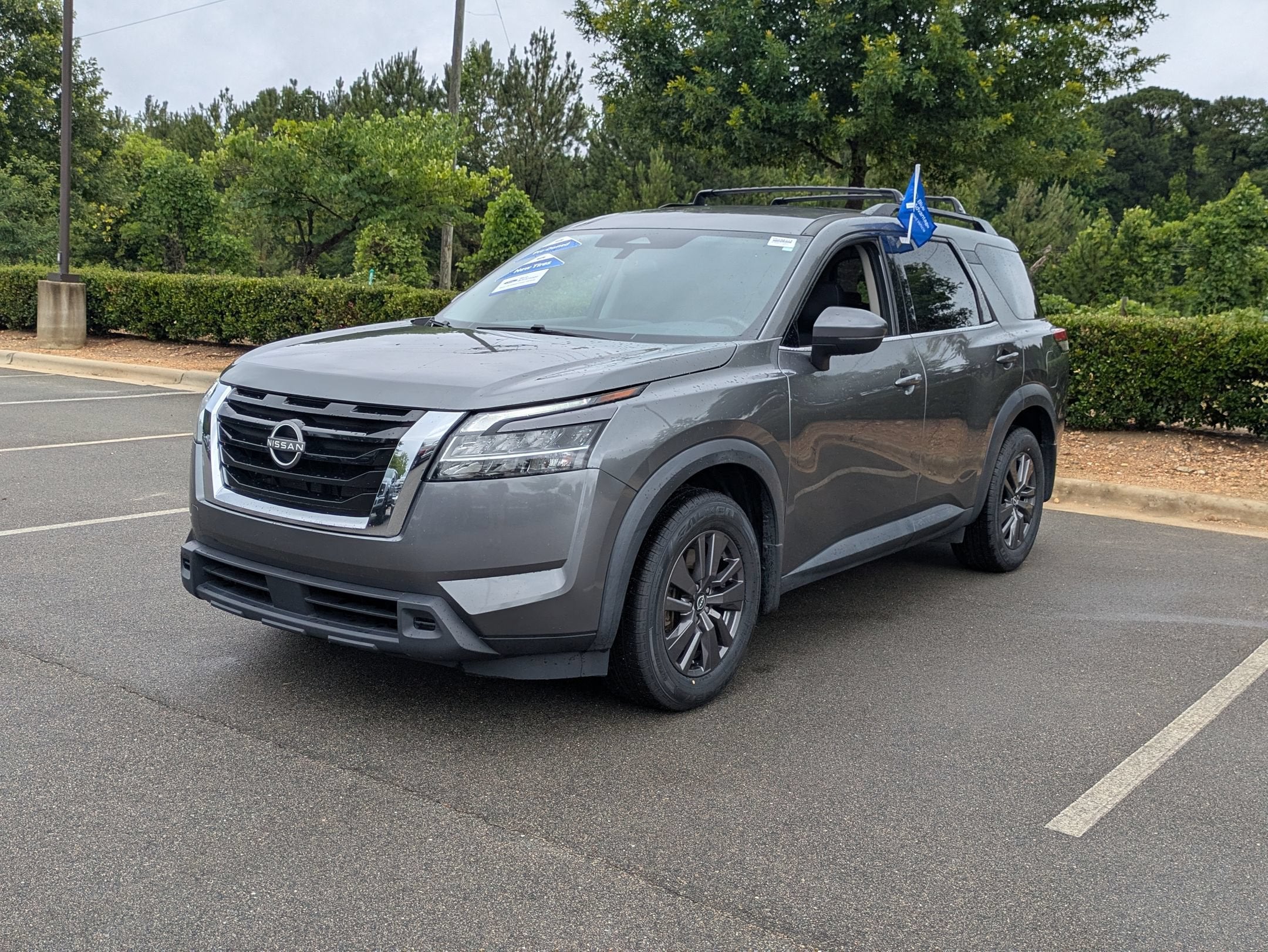 2022 Nissan Pathfinder SV
