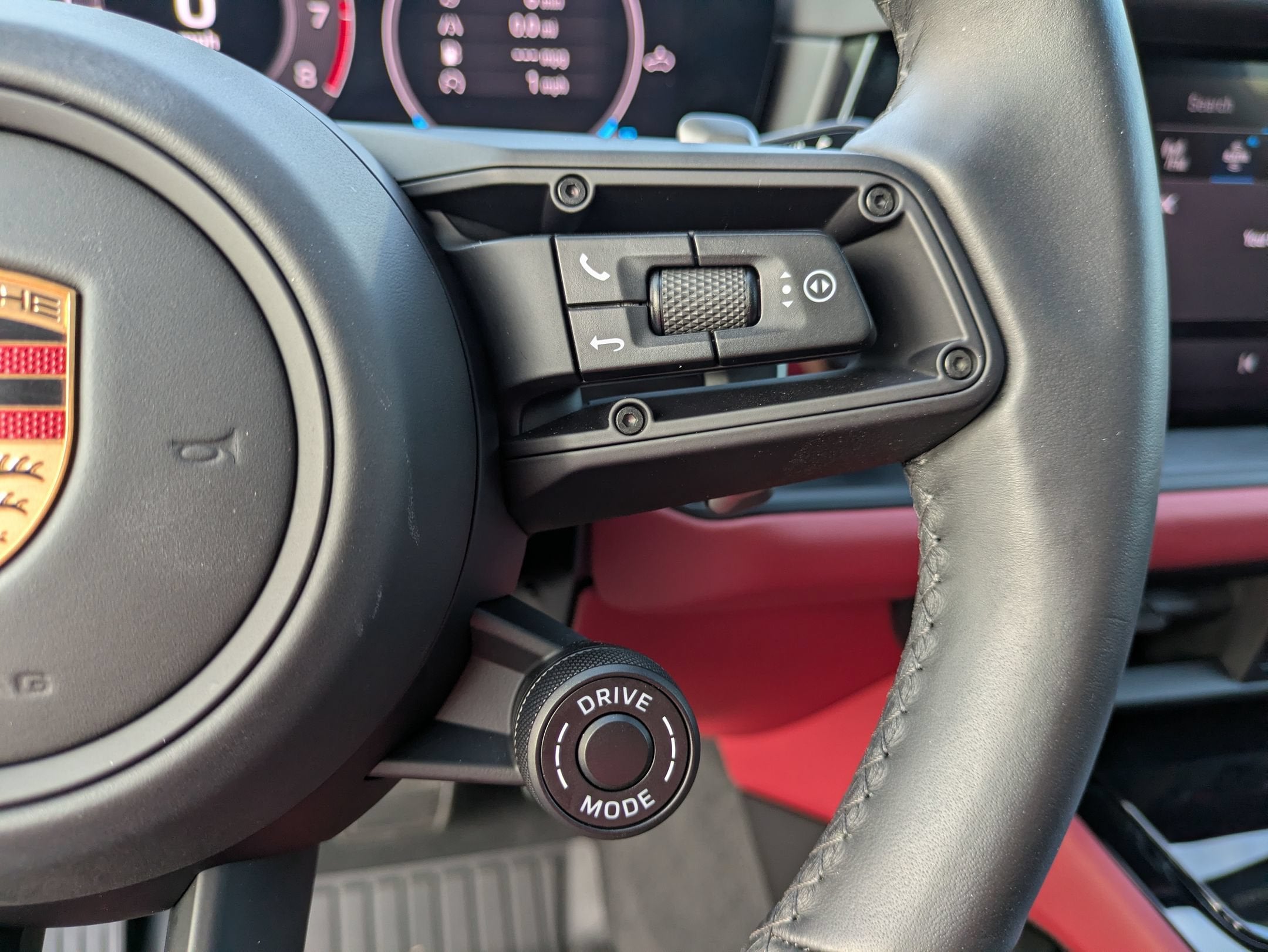 2025 Porsche Cayenne GTS