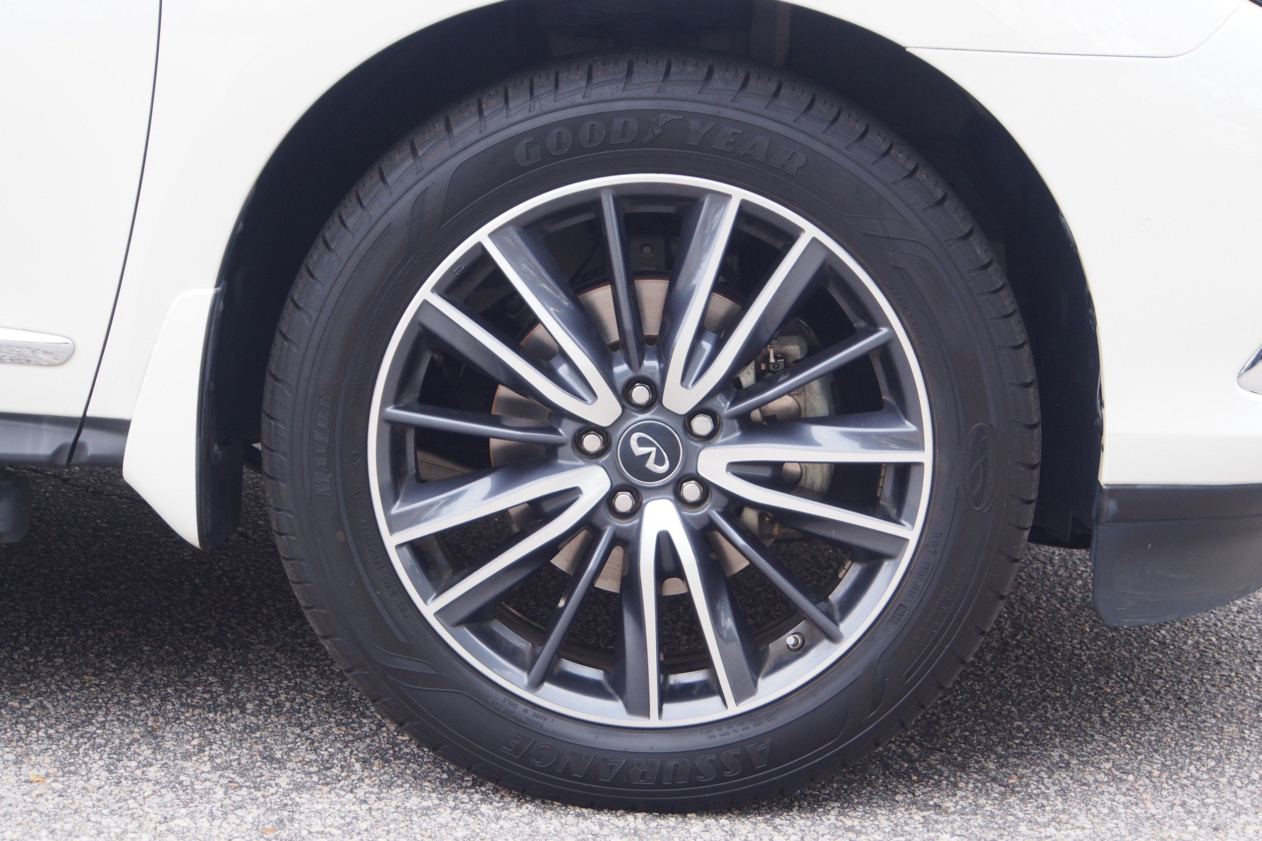2019 INFINITI QX60 LUXE
