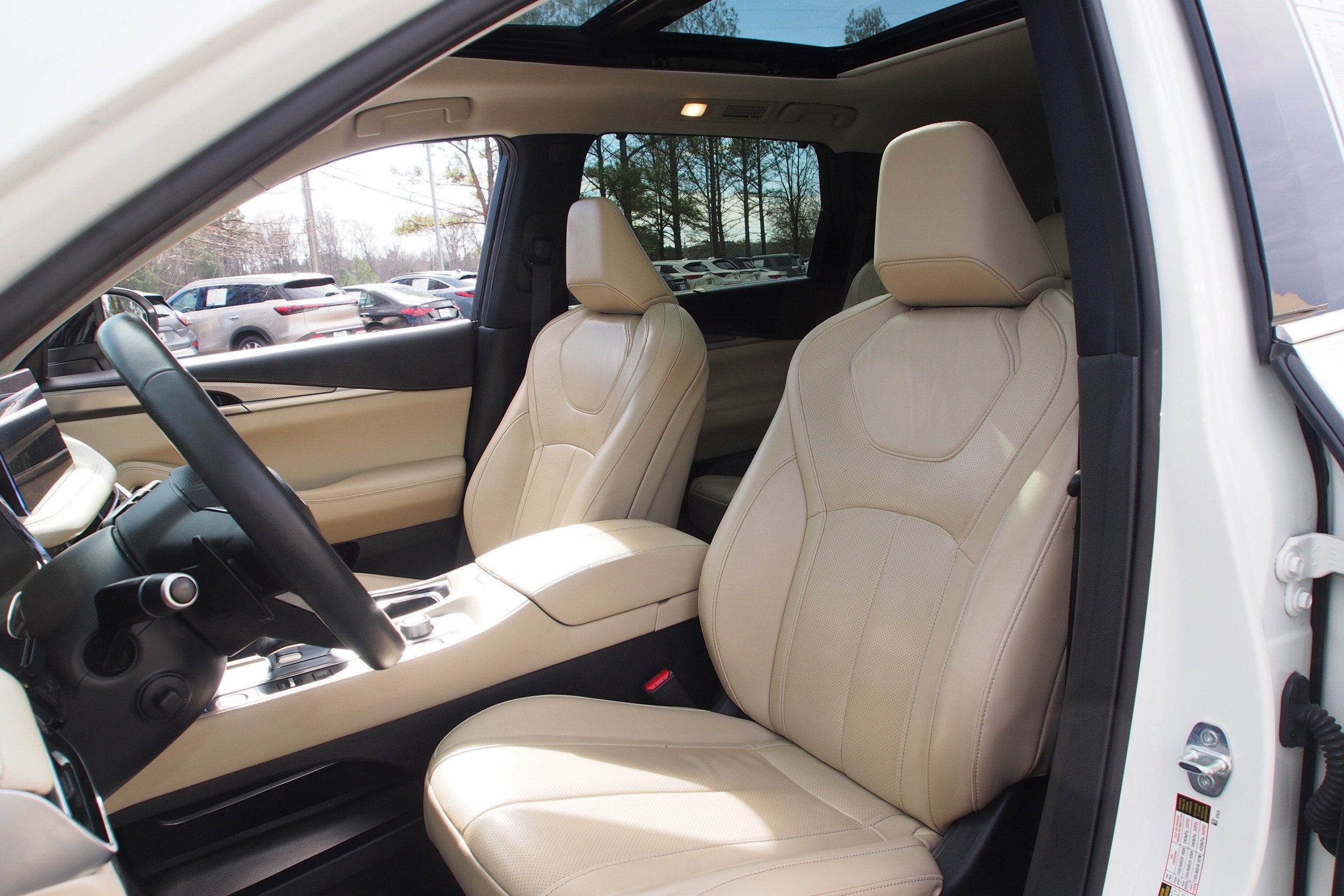 2023 INFINITI QX60 LUXE