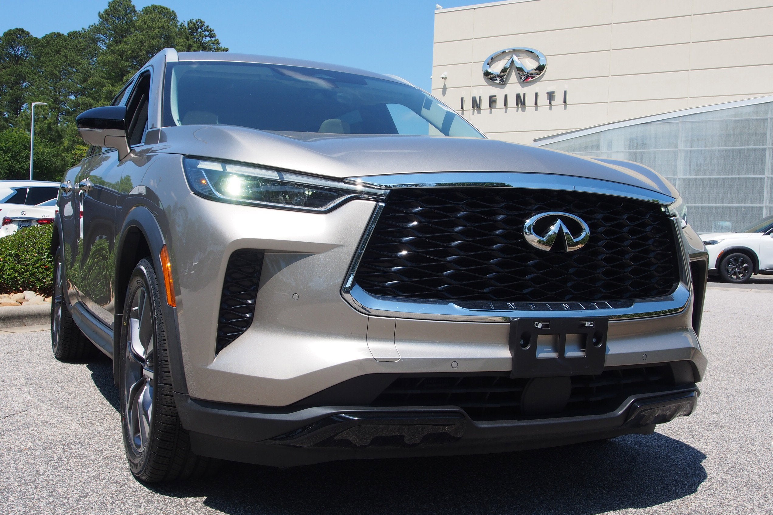 2023 INFINITI QX60 LUXE