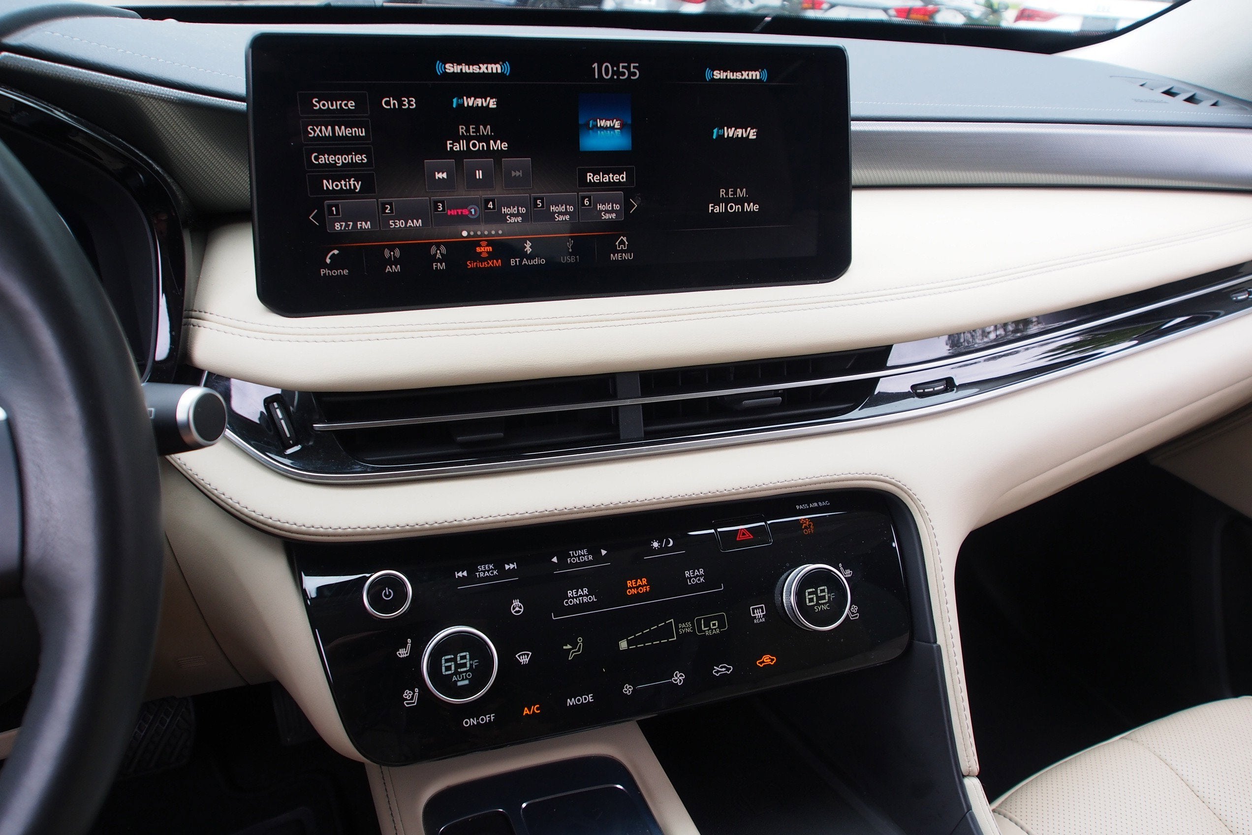 2023 INFINITI QX60 LUXE