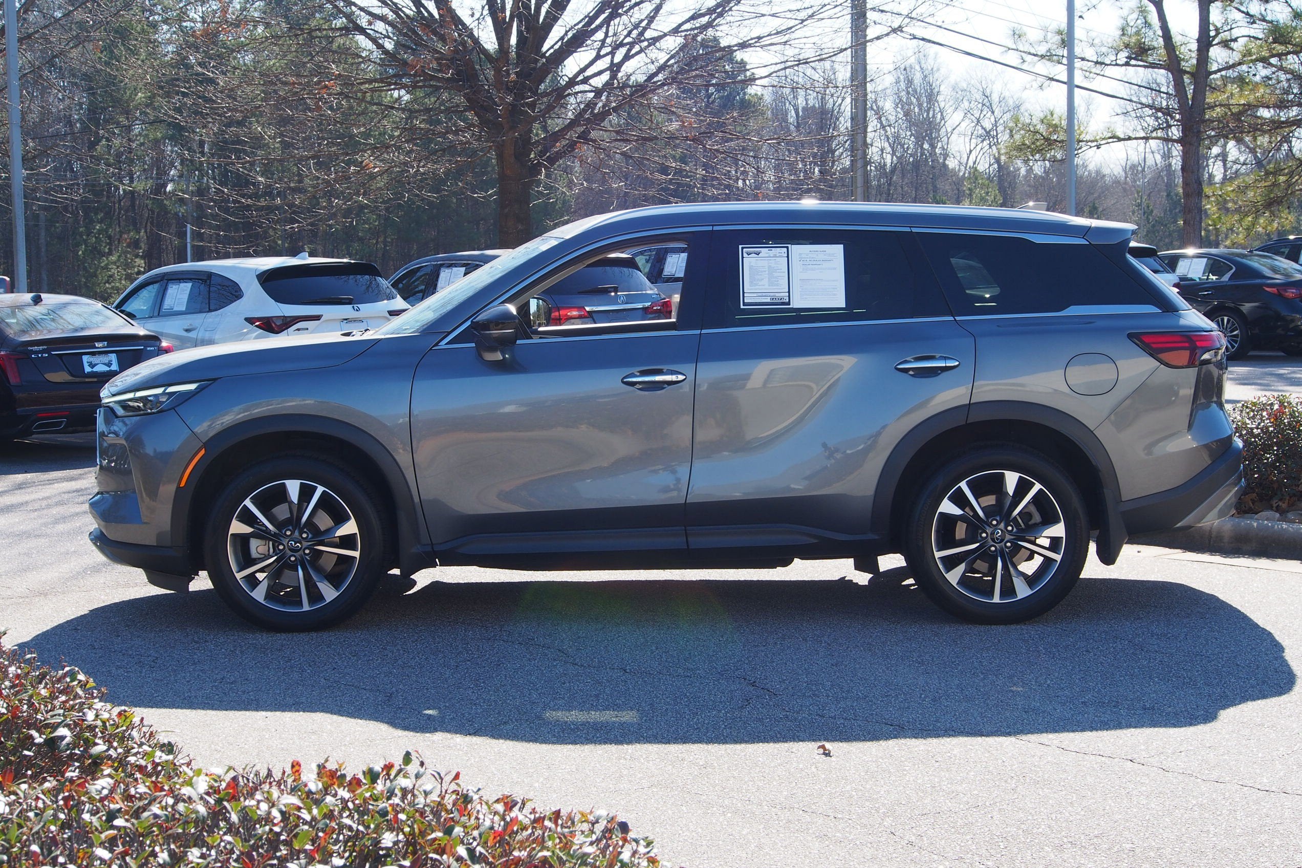 2022 INFINITI QX60 LUXE