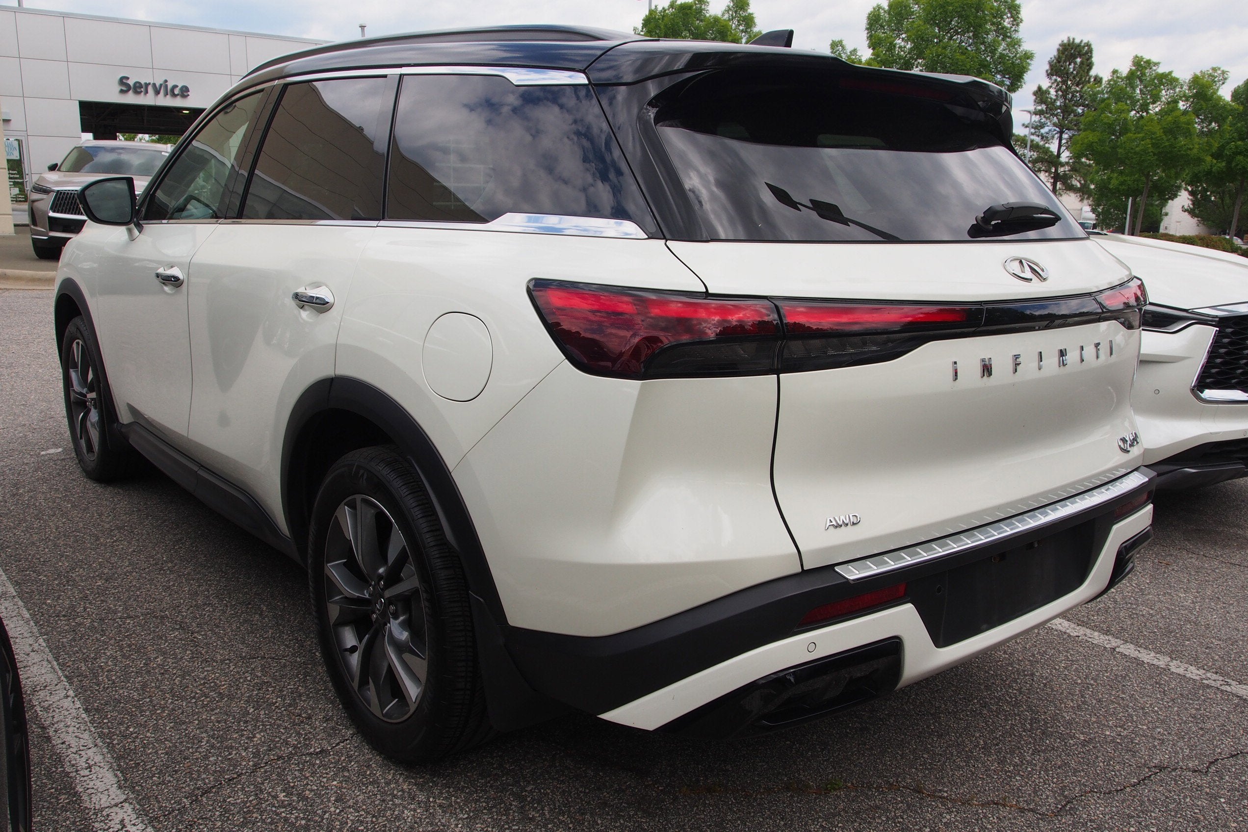 2023 INFINITI QX60 LUXE