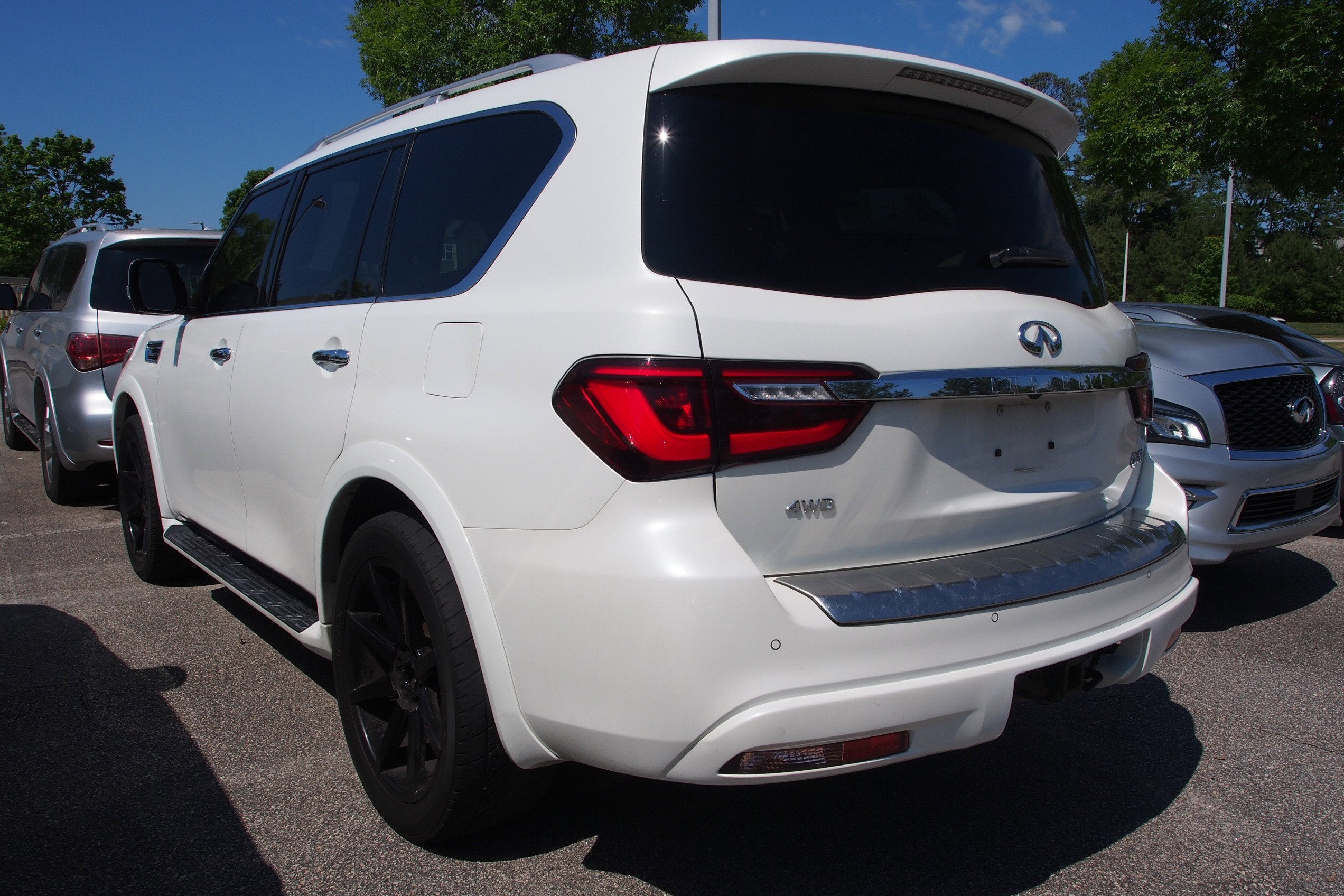 2021 INFINITI QX80 LUXE