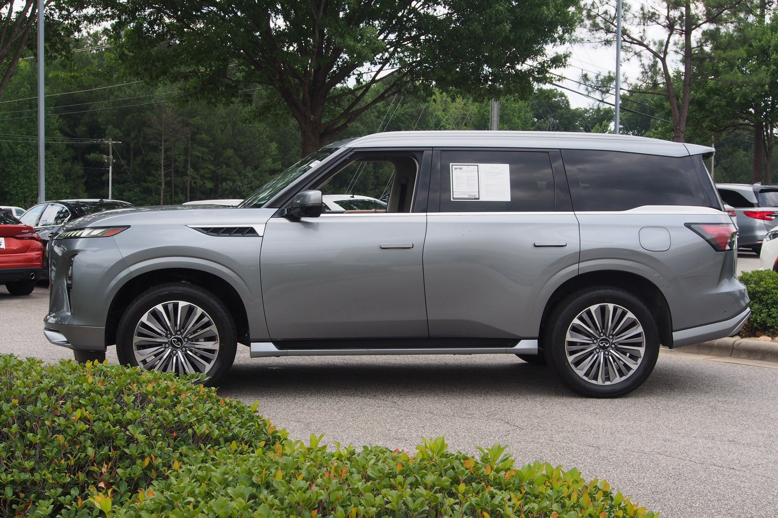 2025 INFINITI QX80 SENSORY
