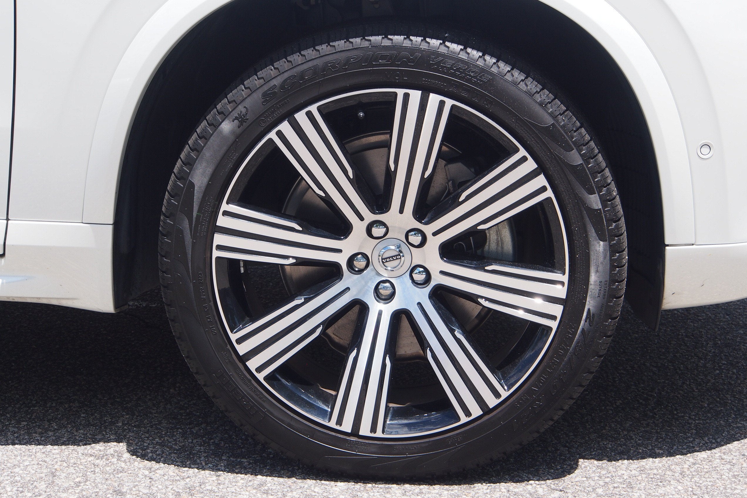 2024 Volvo XC90 Plus Bright Theme