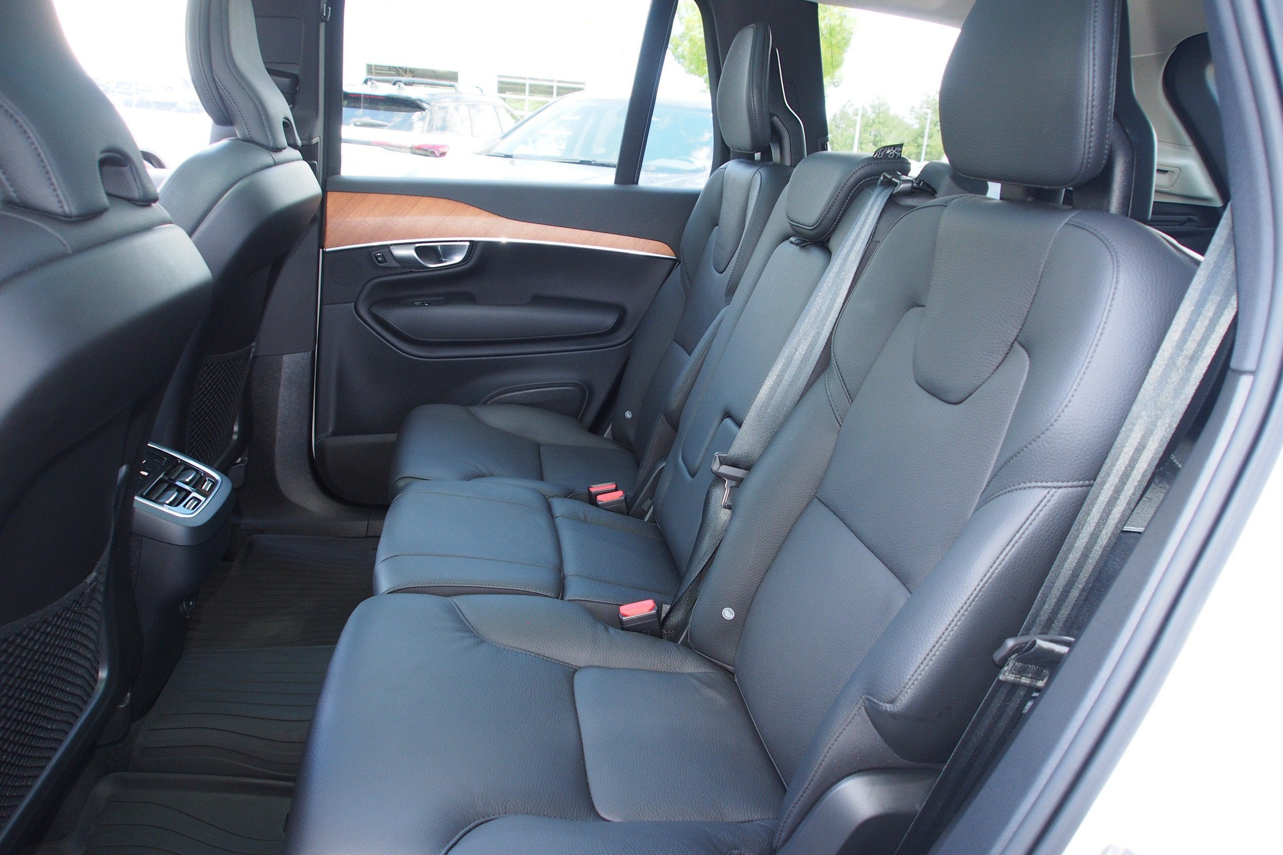 2024 Volvo XC90 Plus Bright Theme