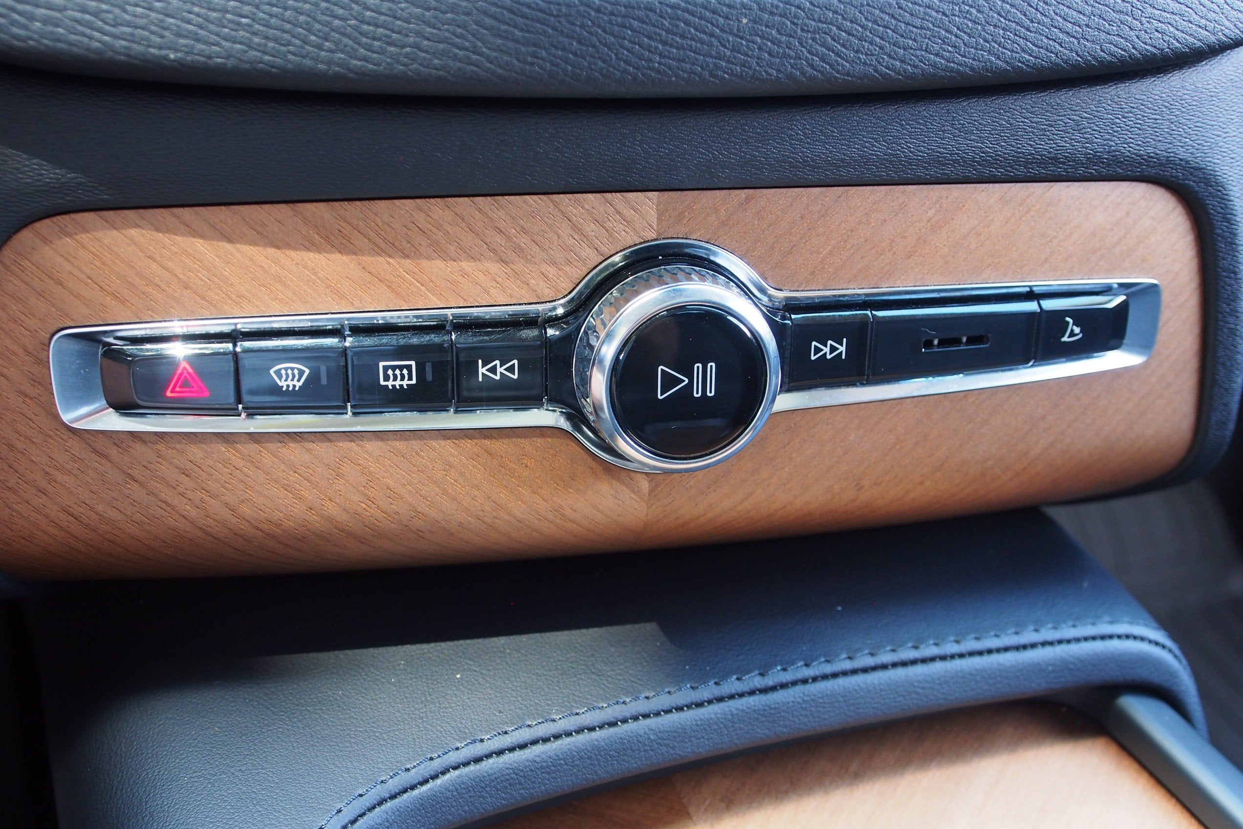 2024 Volvo XC90 Plus Bright Theme
