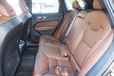 2023 Volvo XC60 Ultimate Bright Theme