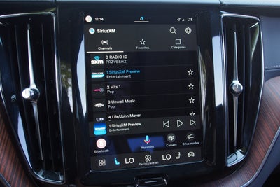 2023 Volvo XC60 Ultimate Bright Theme