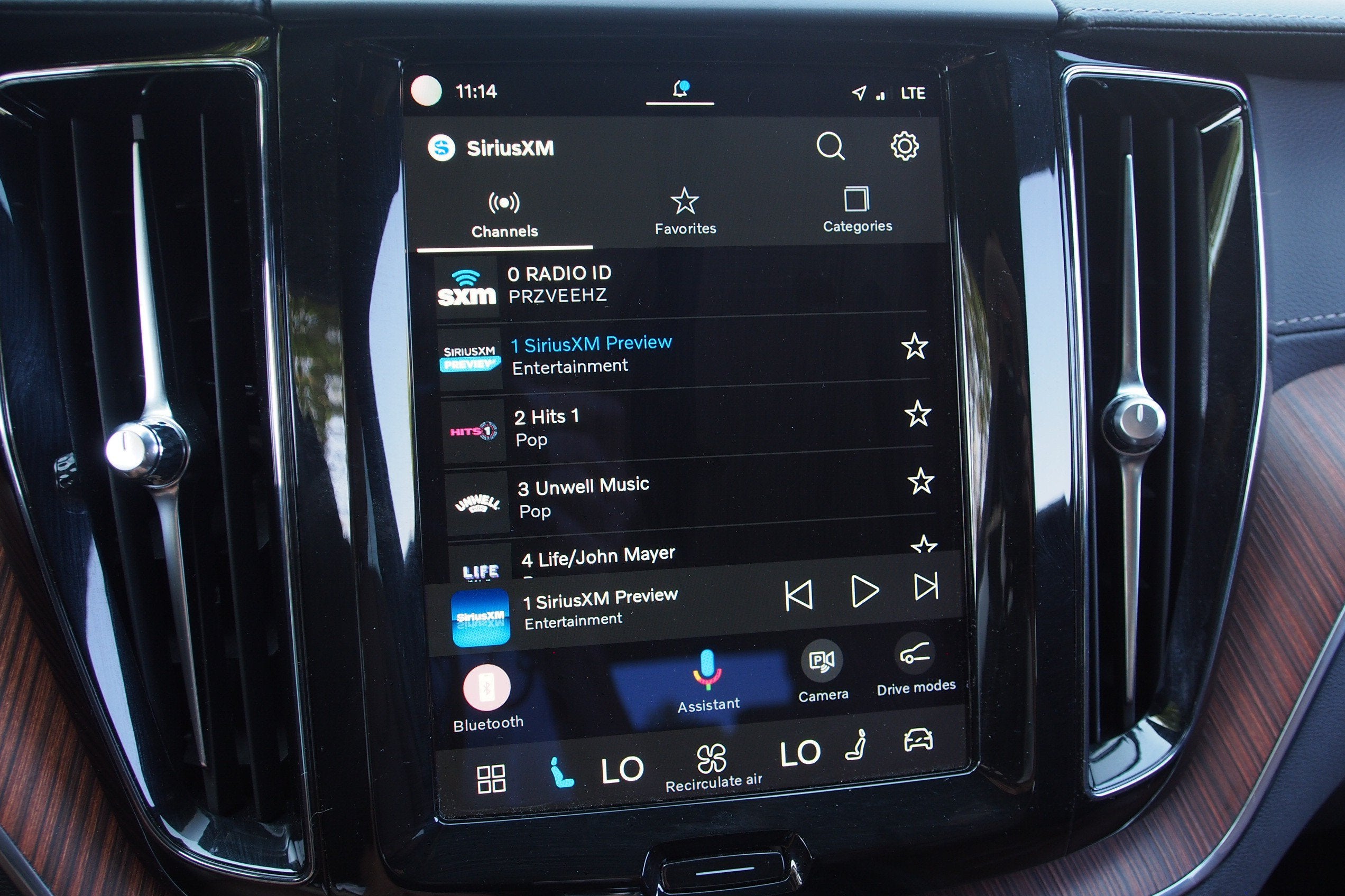 2023 Volvo XC60 Ultimate Bright Theme