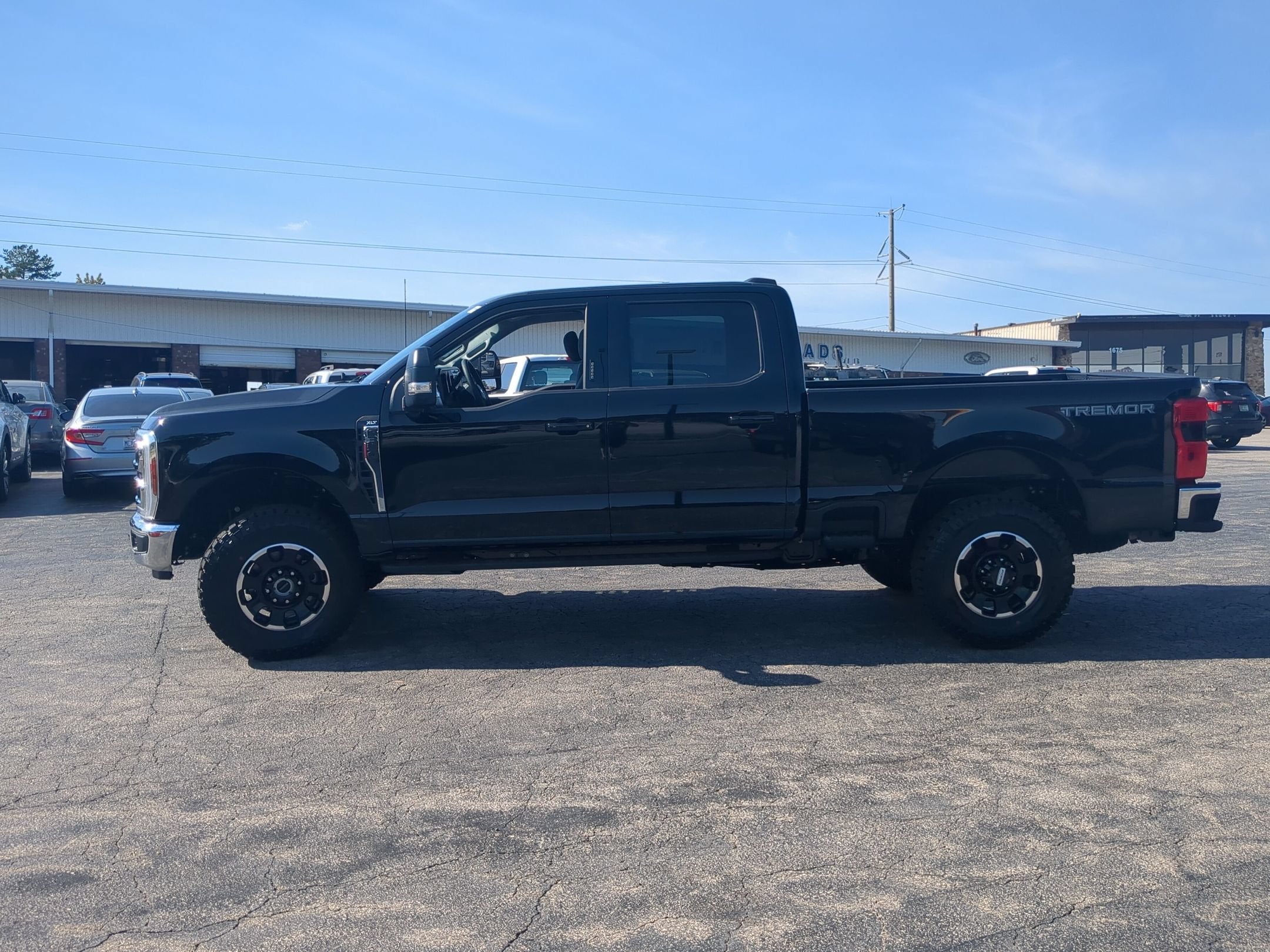 2027 Ford Super Duty F-350 SRW XLT