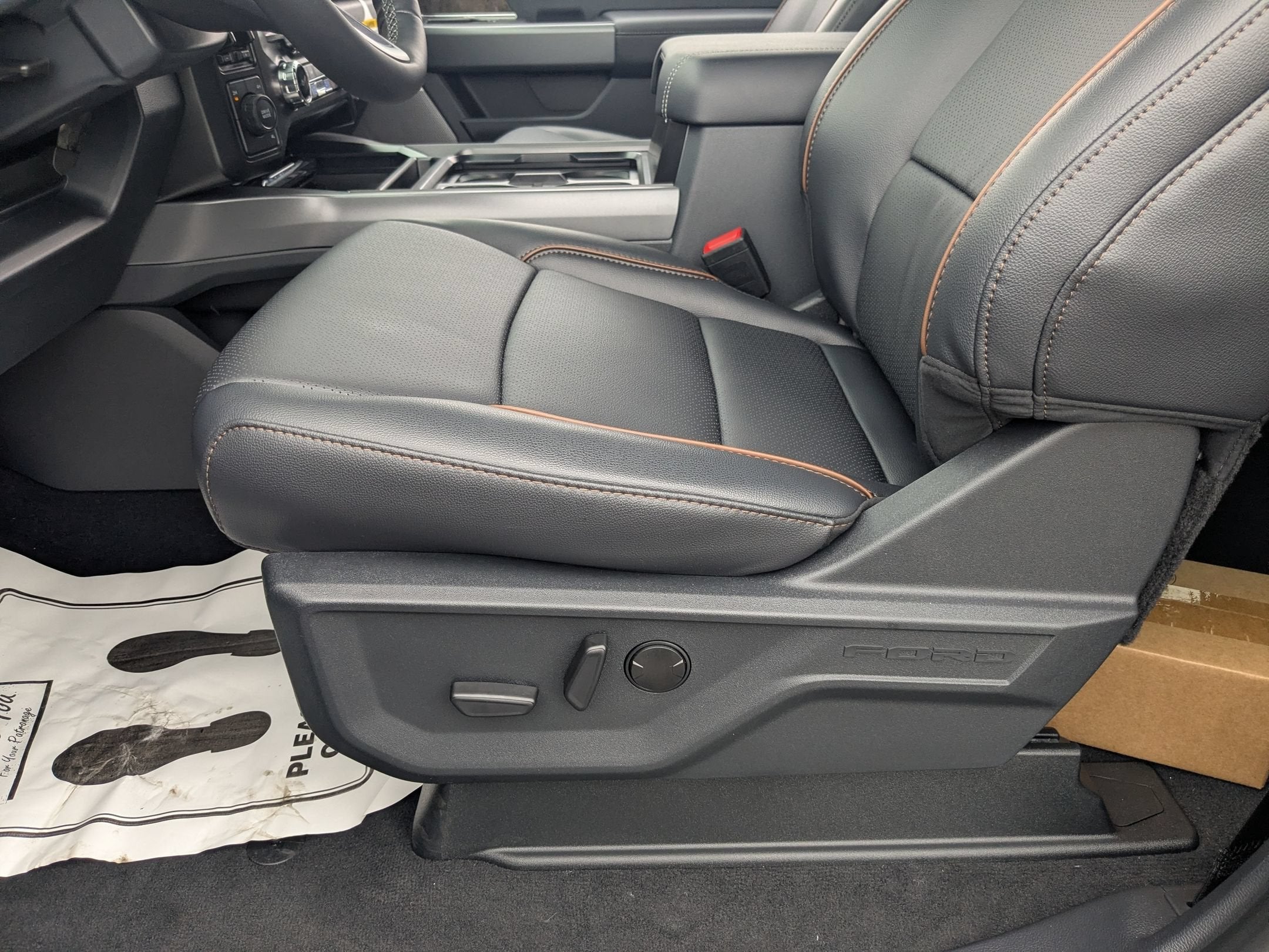 2026 Ford Super Duty F-350 DRW LARIAT
