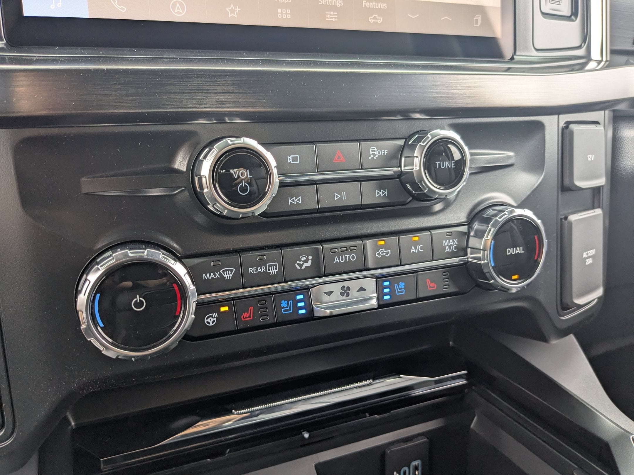 2026 Ford Super Duty F-350 DRW LARIAT