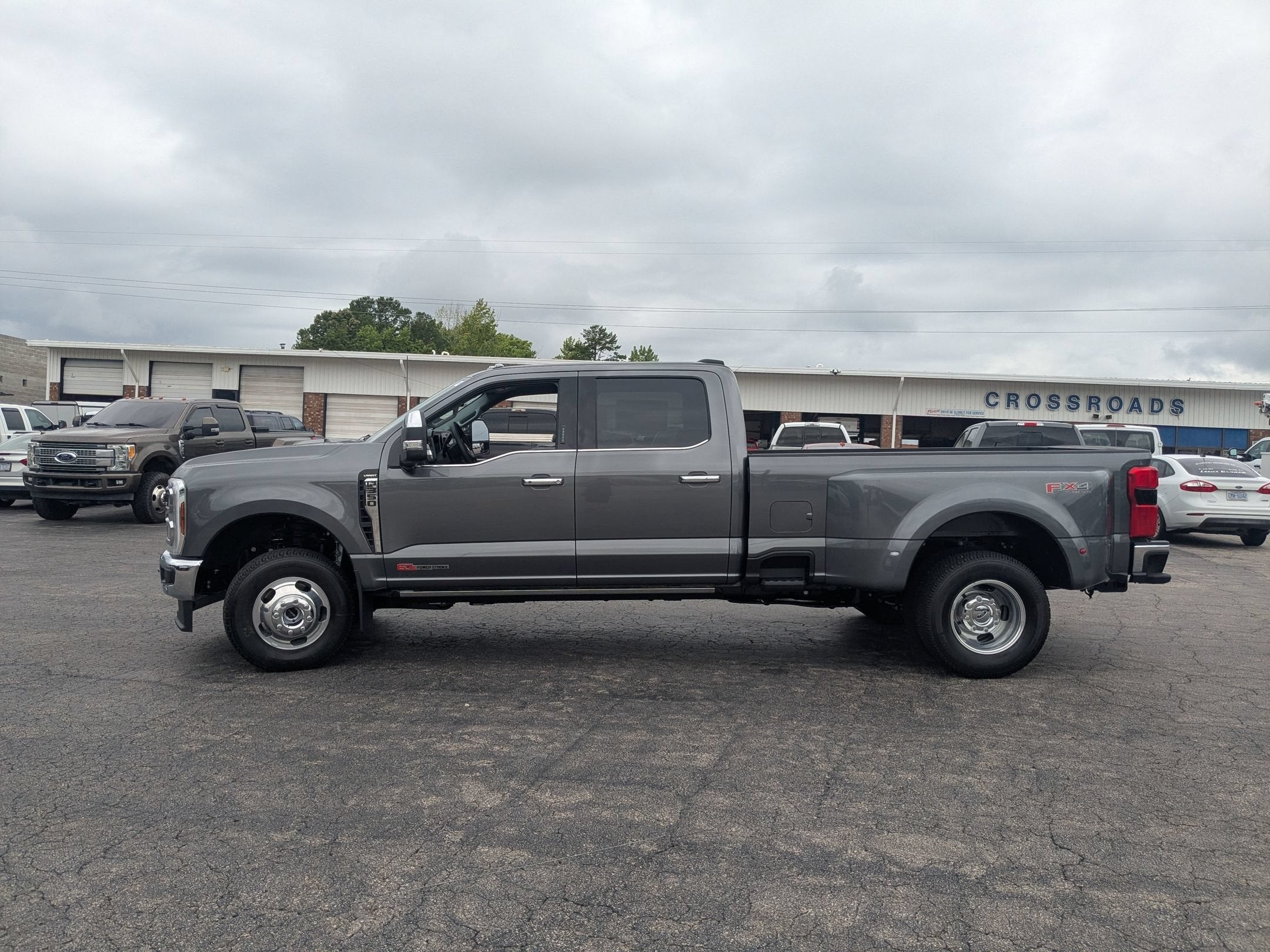 2026 Ford Super Duty F-350 DRW LARIAT