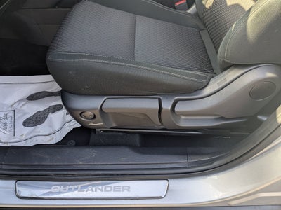 2024 Mitsubishi Outlander ES