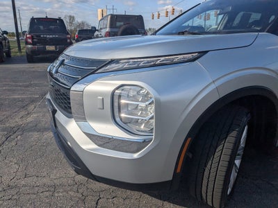 2024 Mitsubishi Outlander ES