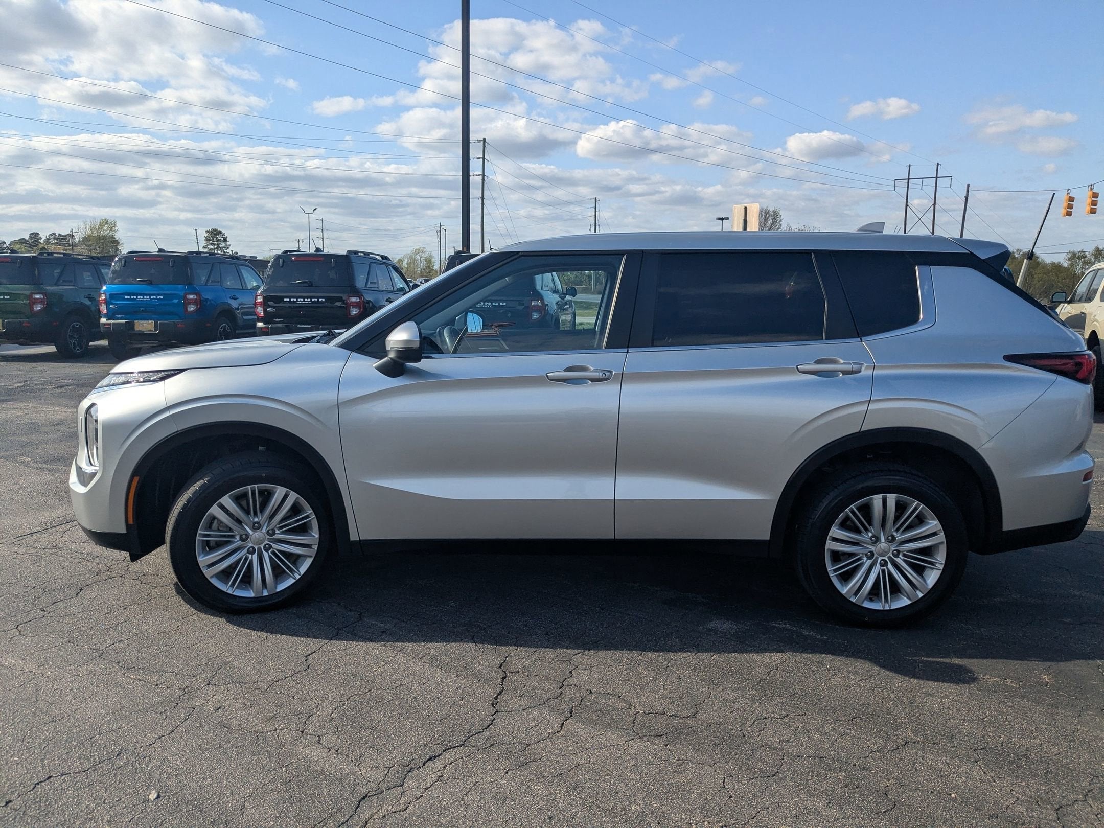 2024 Mitsubishi Outlander ES